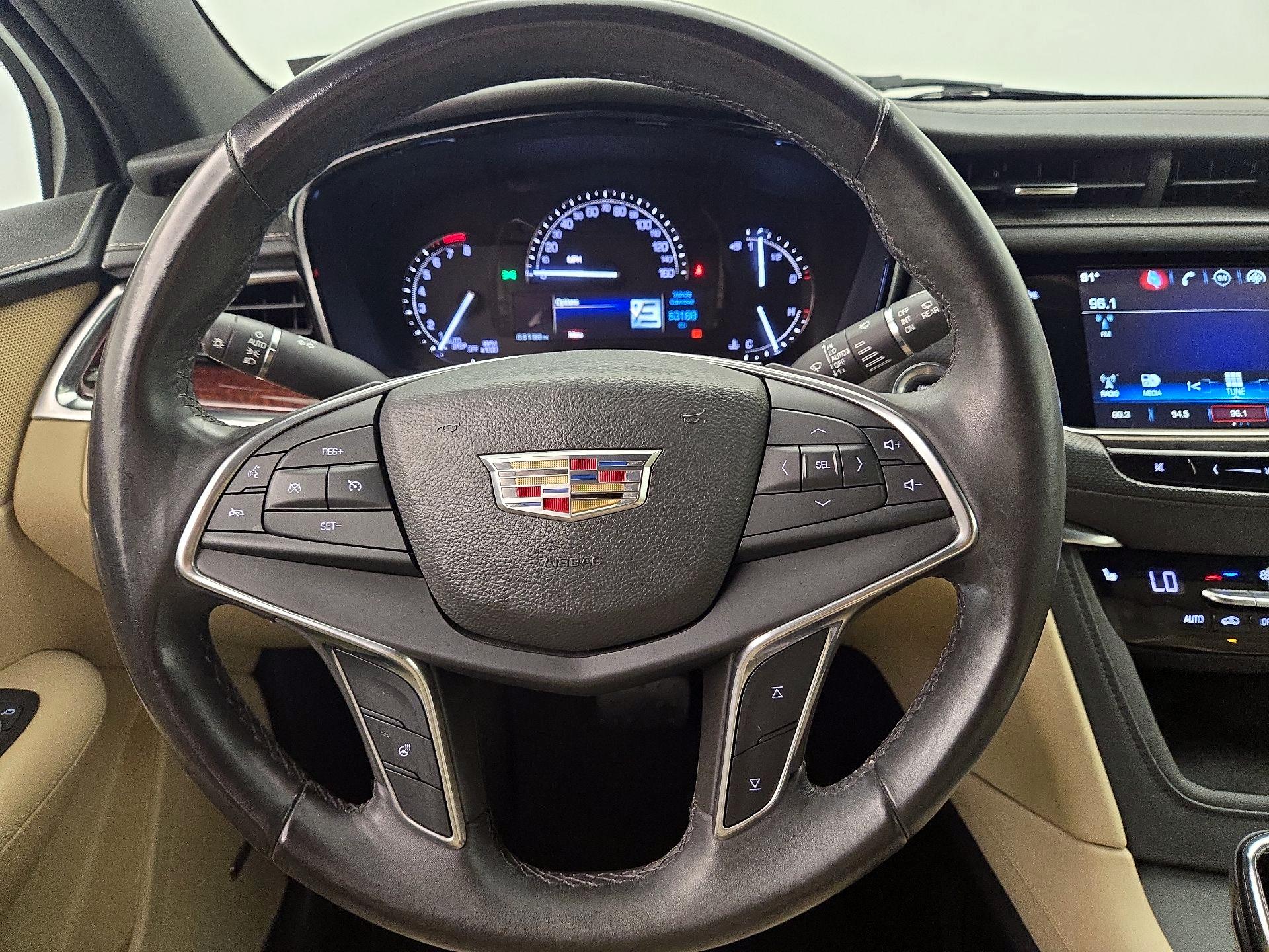 Thumbnail: 2017 Cadillac XT5 - 10