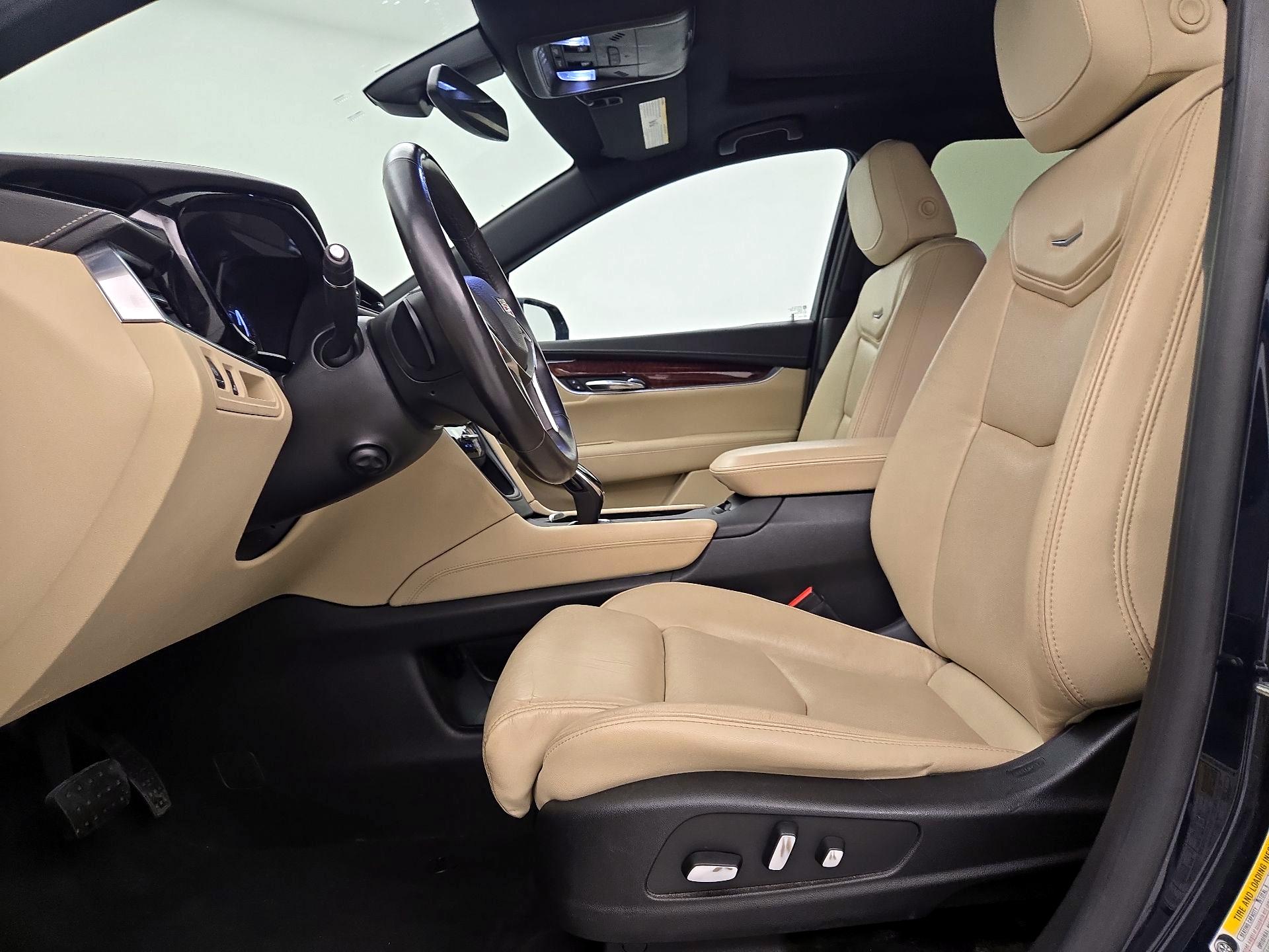Thumbnail: 2017 Cadillac XT5 - 11