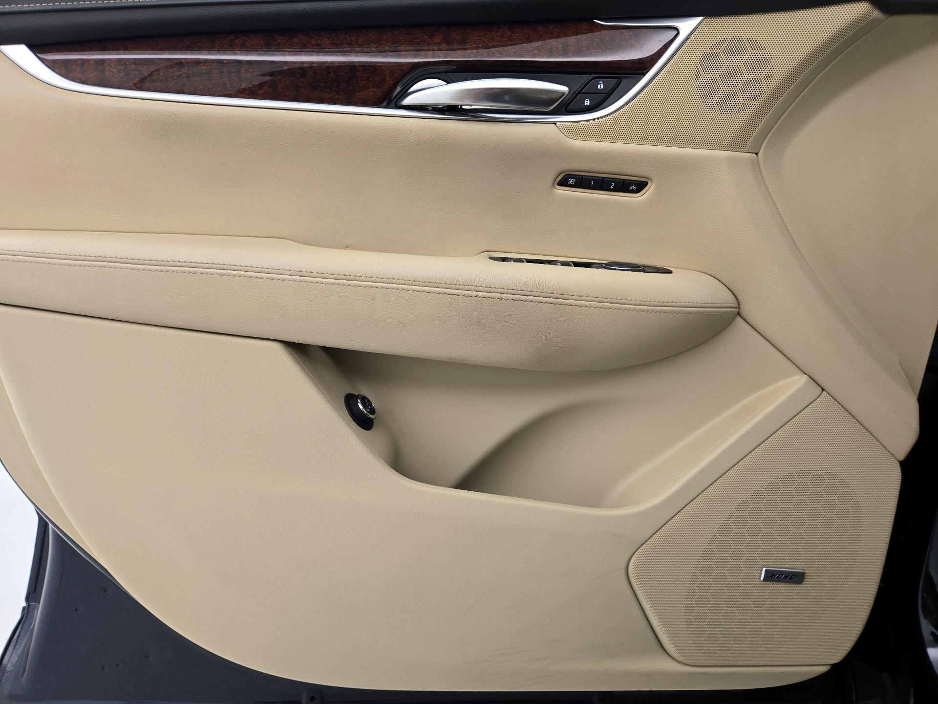 Thumbnail: 2017 Cadillac XT5 - 12