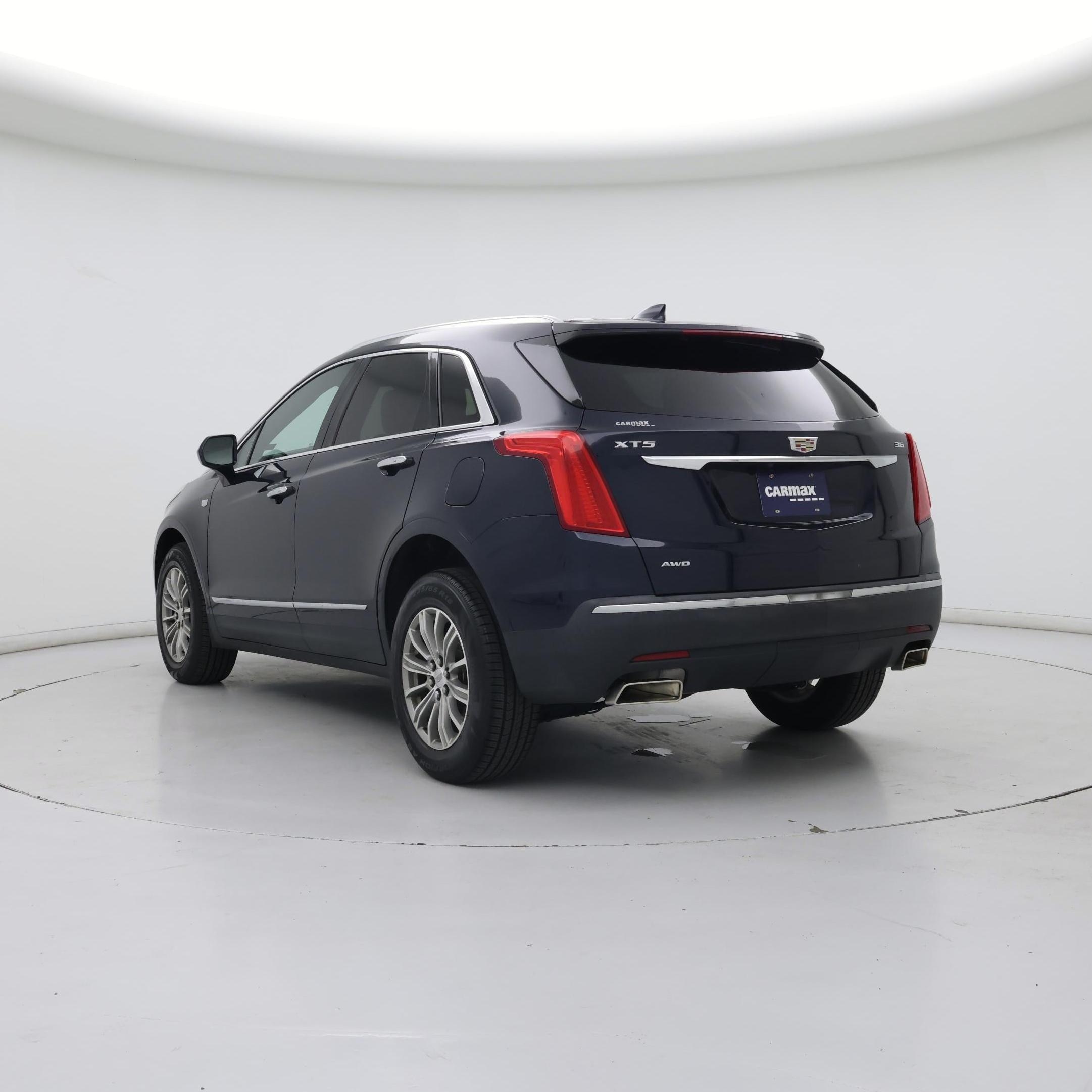 Thumbnail: 2017 Cadillac XT5 - 2