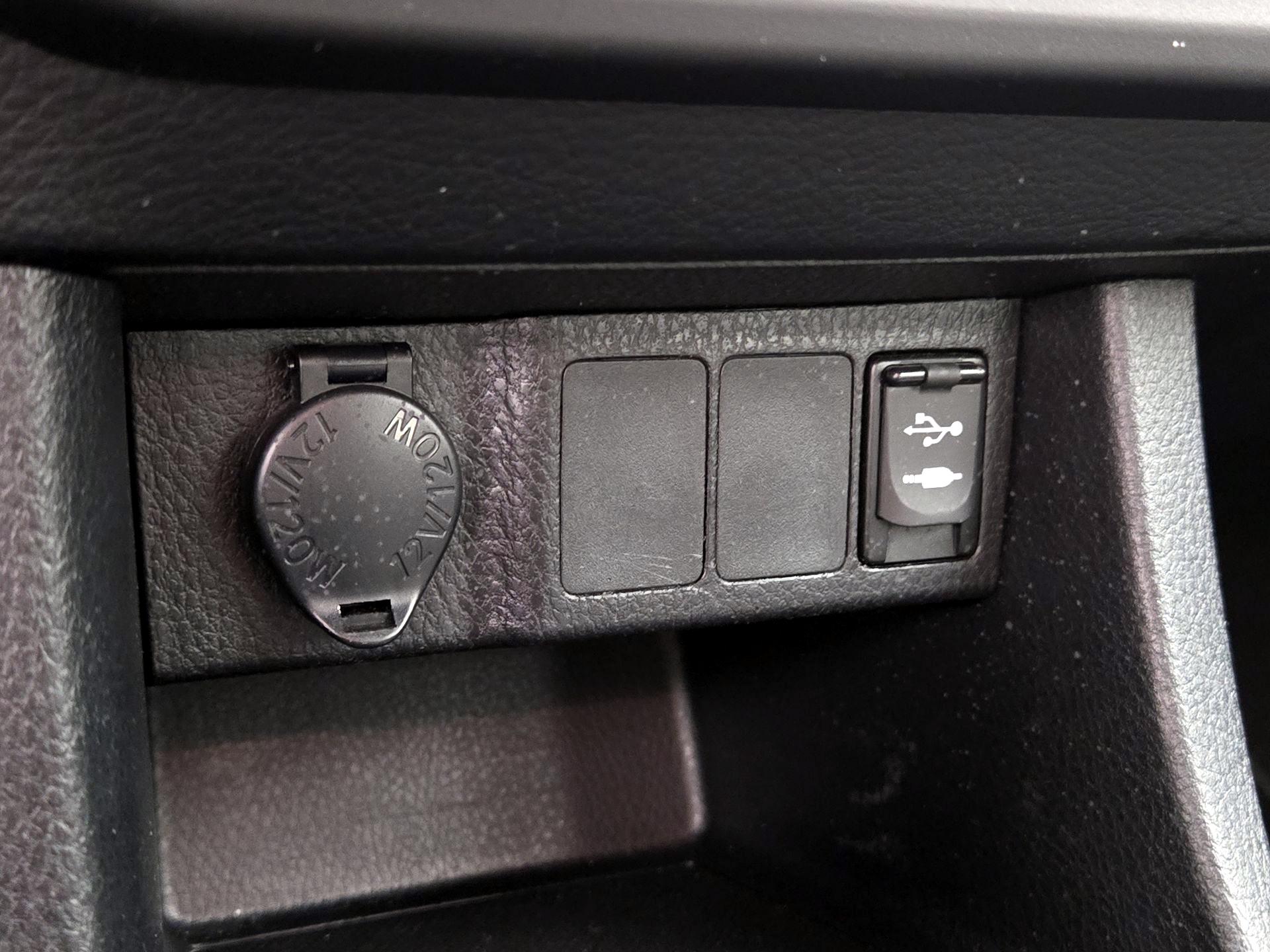 Thumbnail: 2015 Toyota Corolla - 18