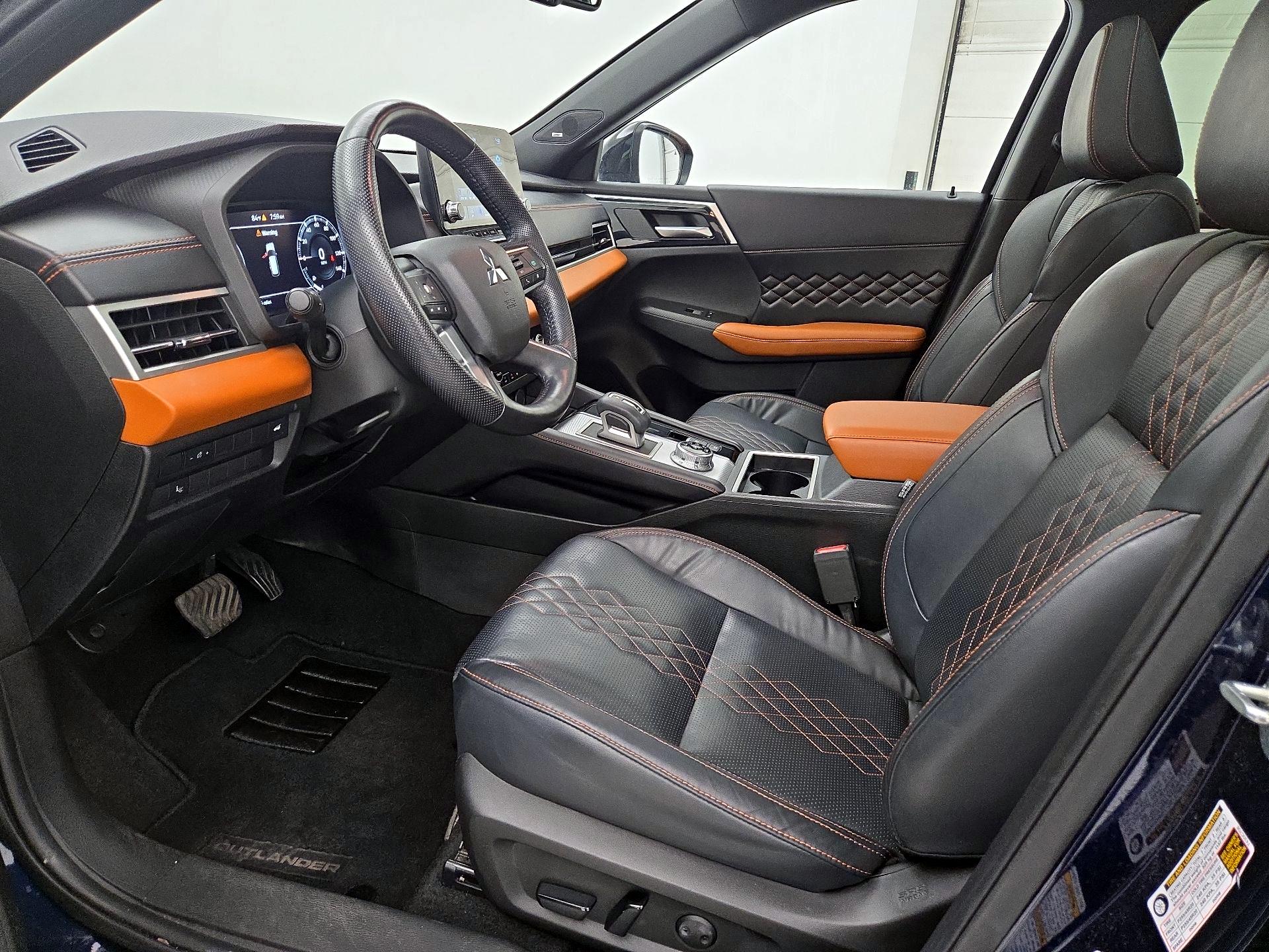 Thumbnail: 2022 Mitsubishi Outlander - 11