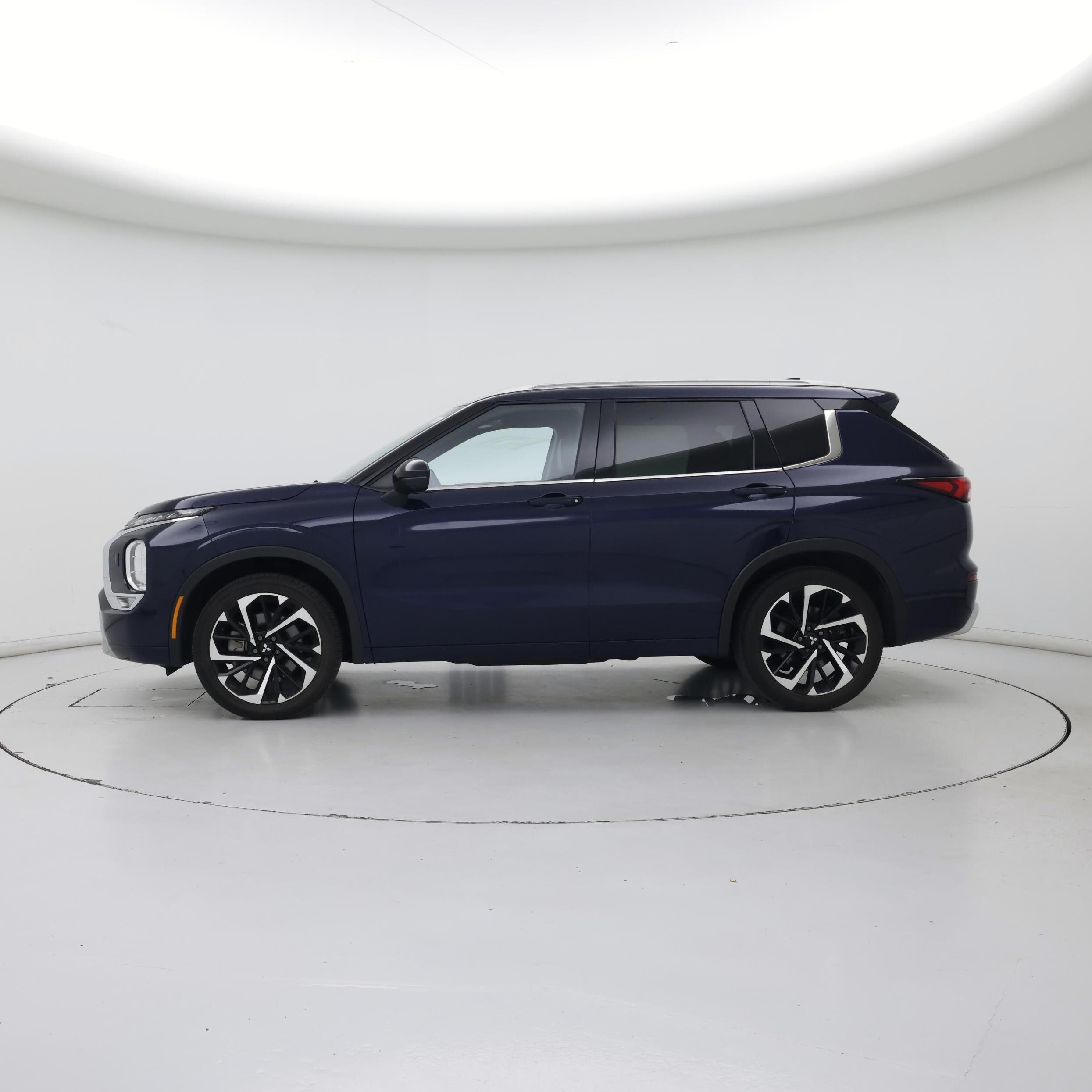 Thumbnail: 2022 Mitsubishi Outlander - 3