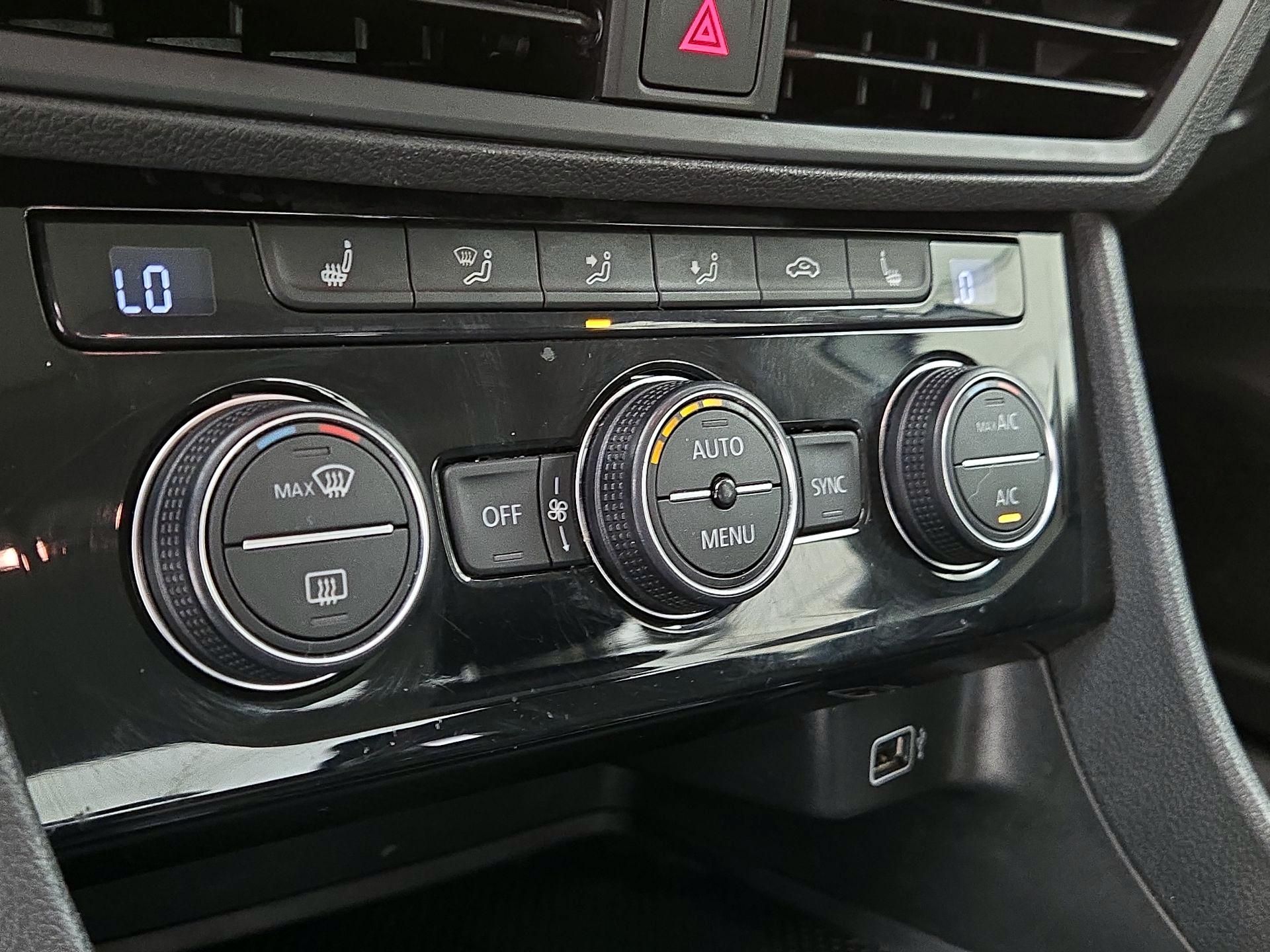 Thumbnail: 2019 Volkswagen Jetta - 16