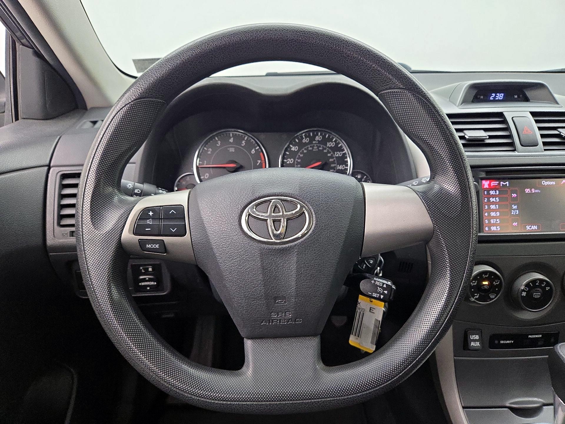 Thumbnail: 2013 Toyota Corolla - 10