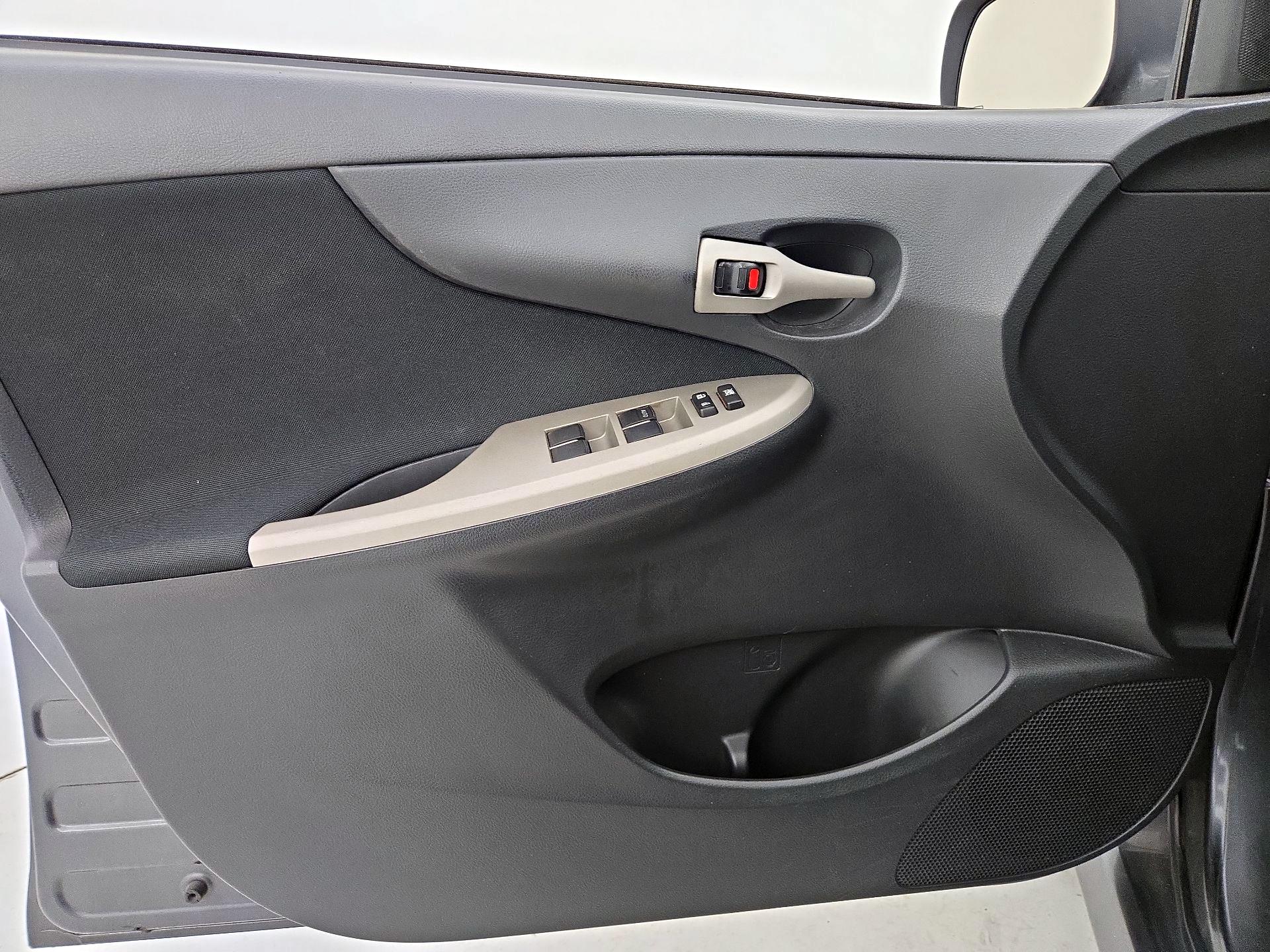 Thumbnail: 2013 Toyota Corolla - 12