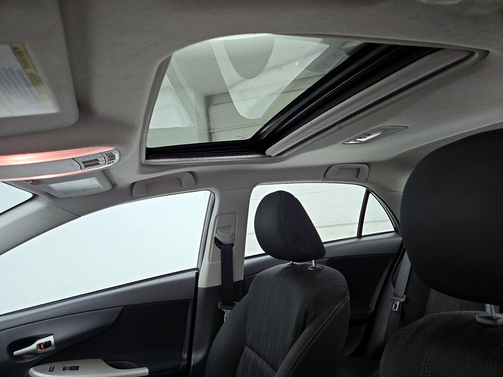 Thumbnail: 2013 Toyota Corolla - 18