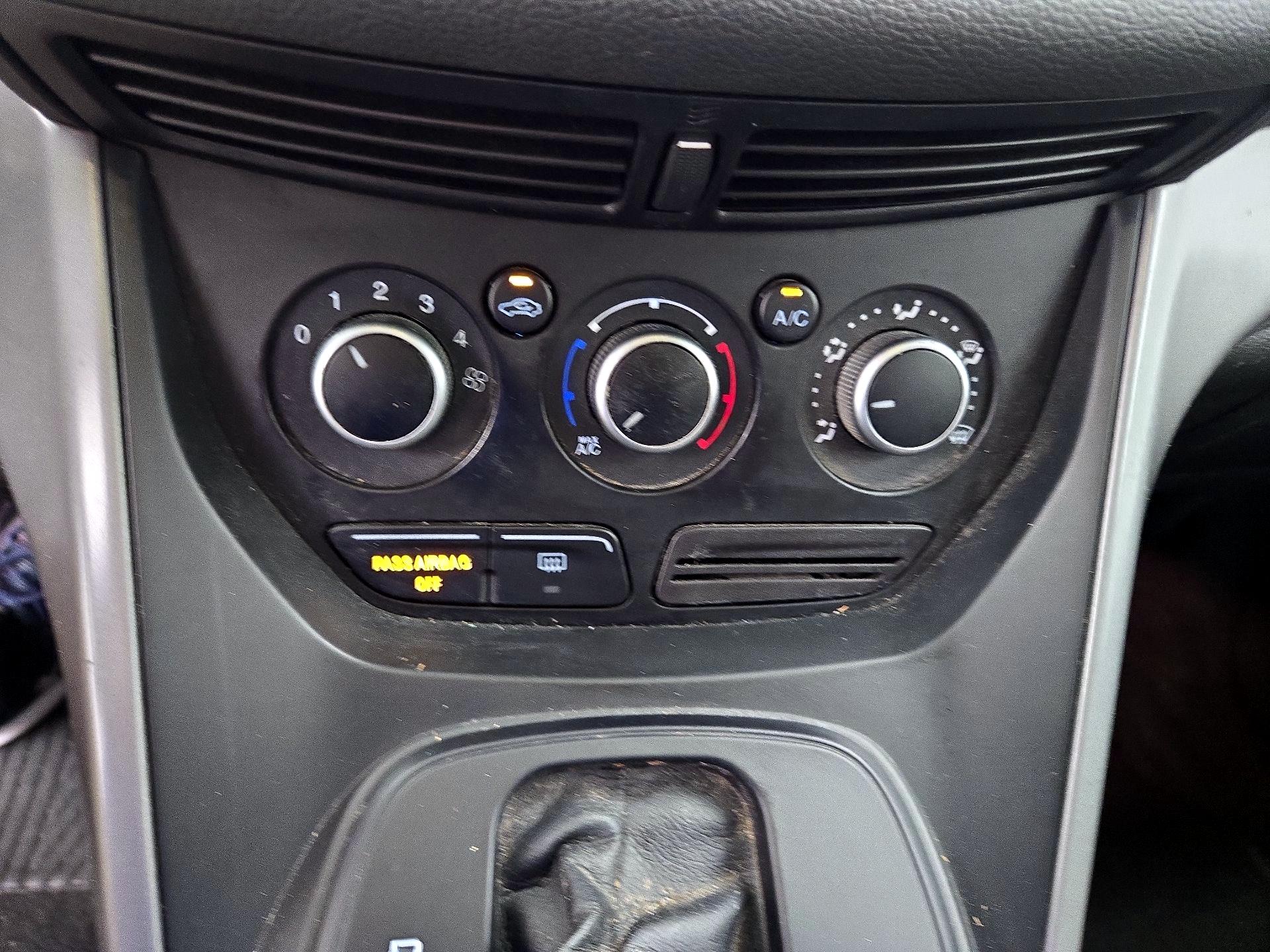 Thumbnail: 2016 Ford Escape - 15