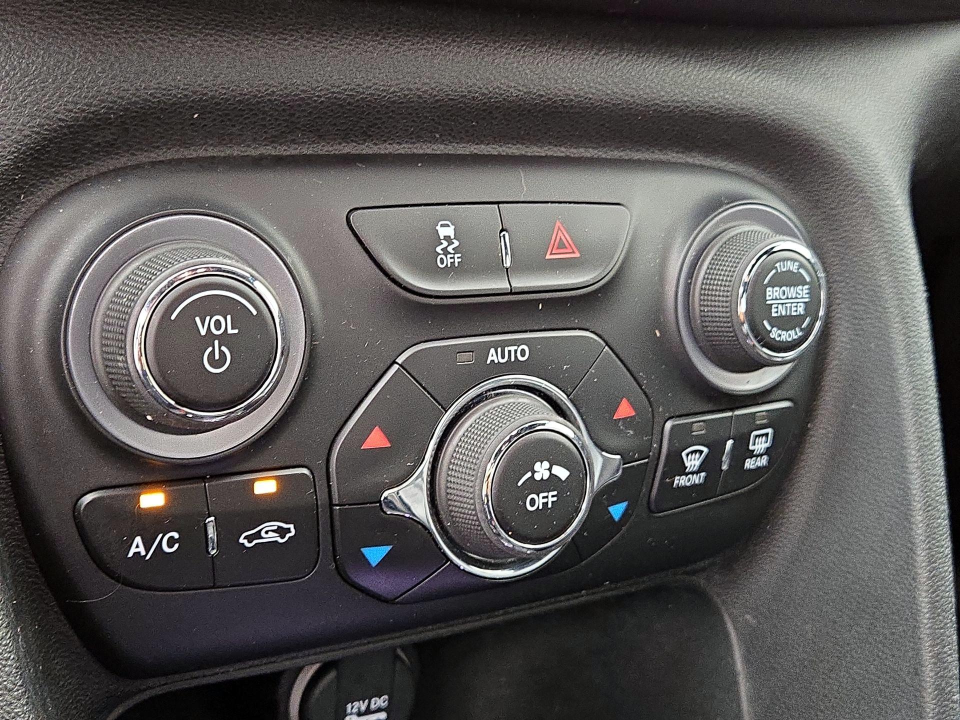 Thumbnail: 2016 Dodge Dart - 17