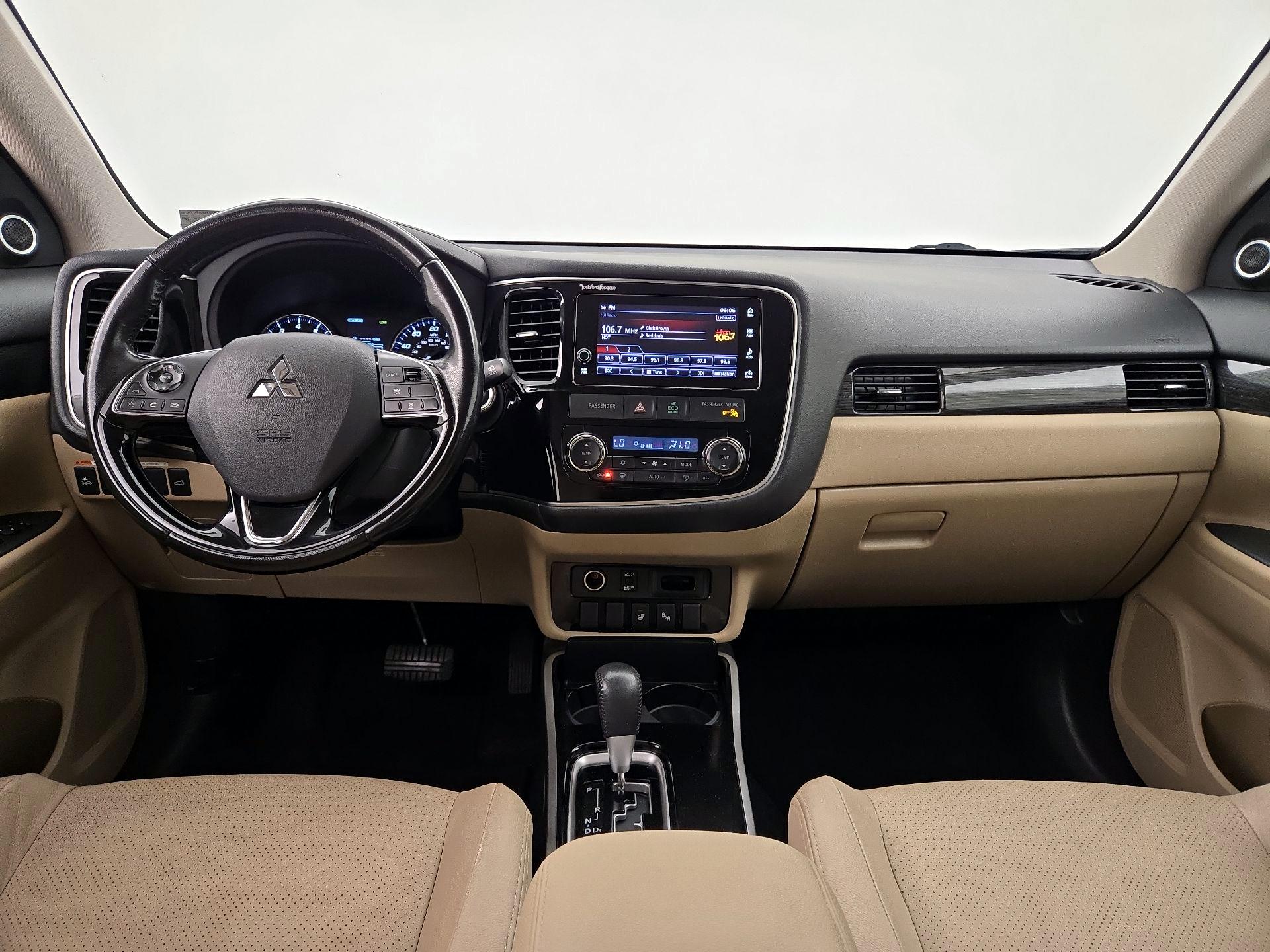 Thumbnail: 2017 Mitsubishi Outlander - 9