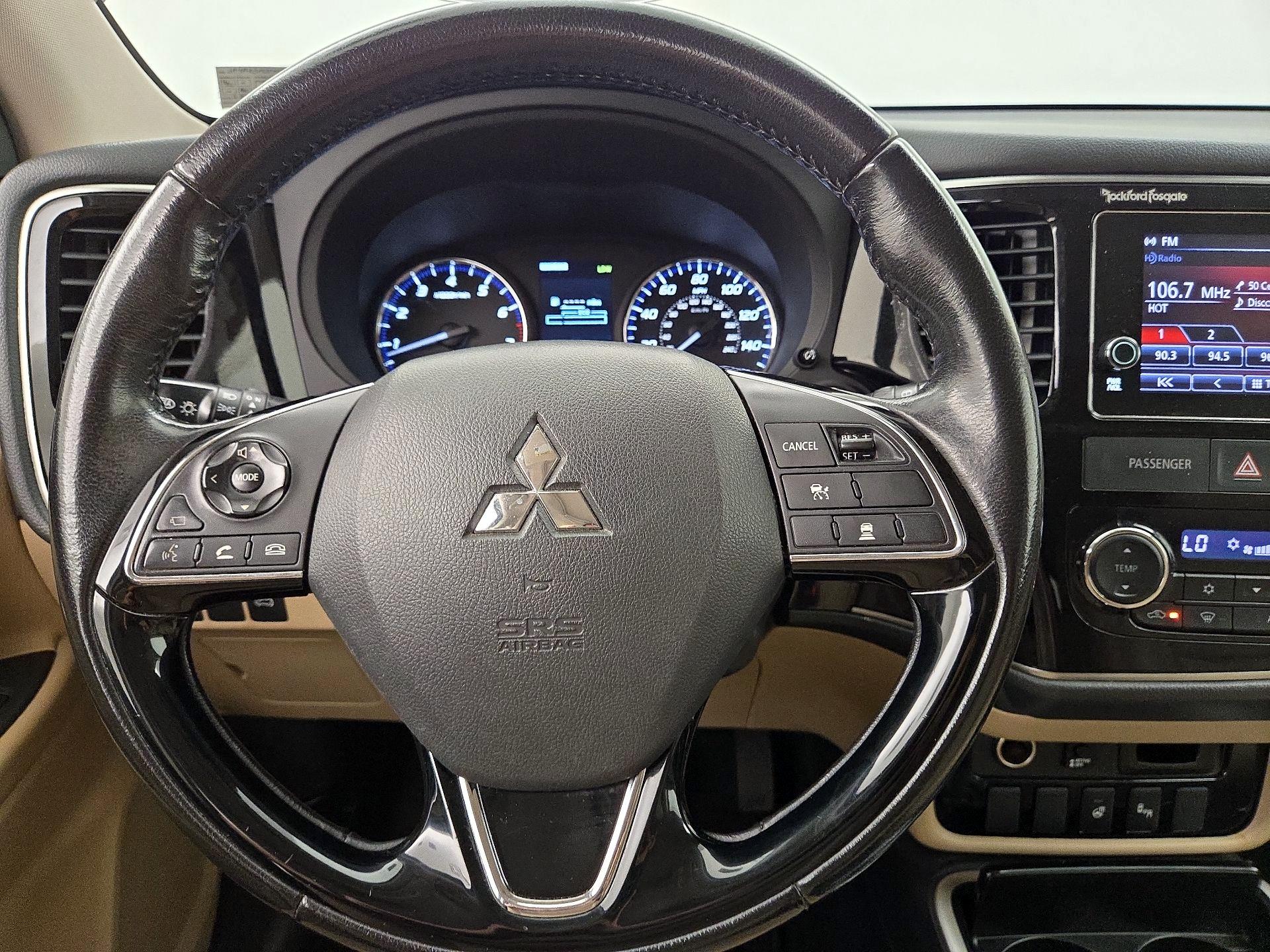 Thumbnail: 2017 Mitsubishi Outlander - 10