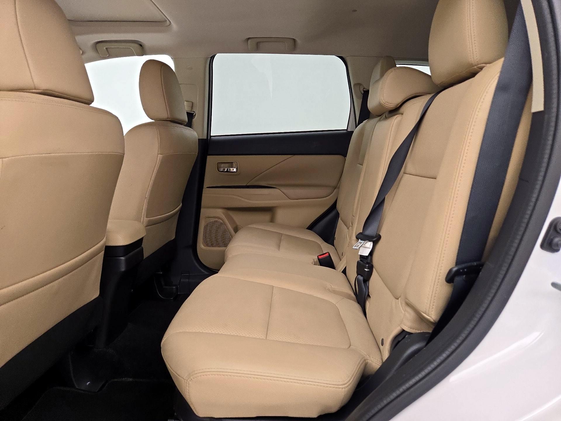 Thumbnail: 2017 Mitsubishi Outlander - 20