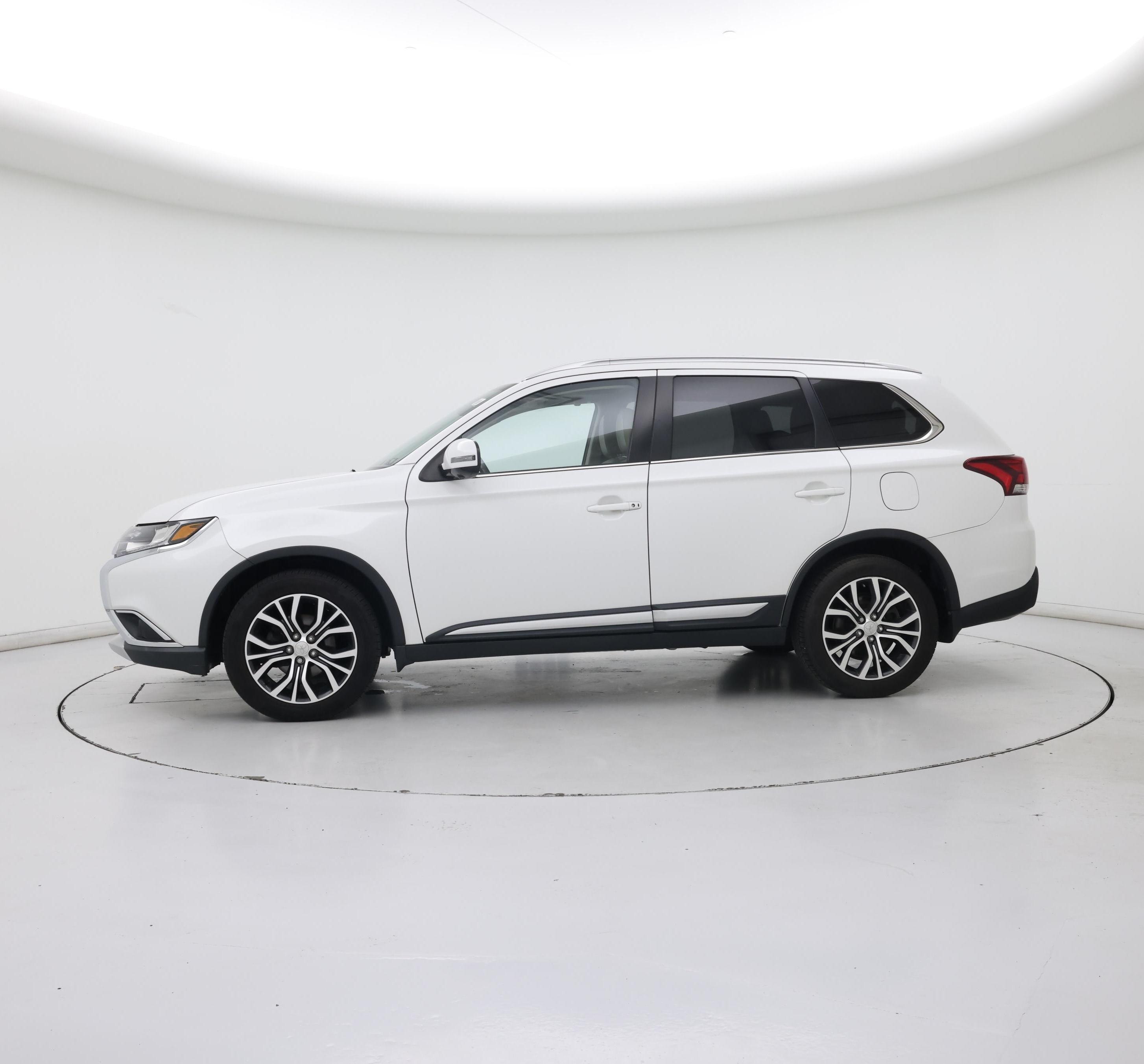 Thumbnail: 2017 Mitsubishi Outlander - 3