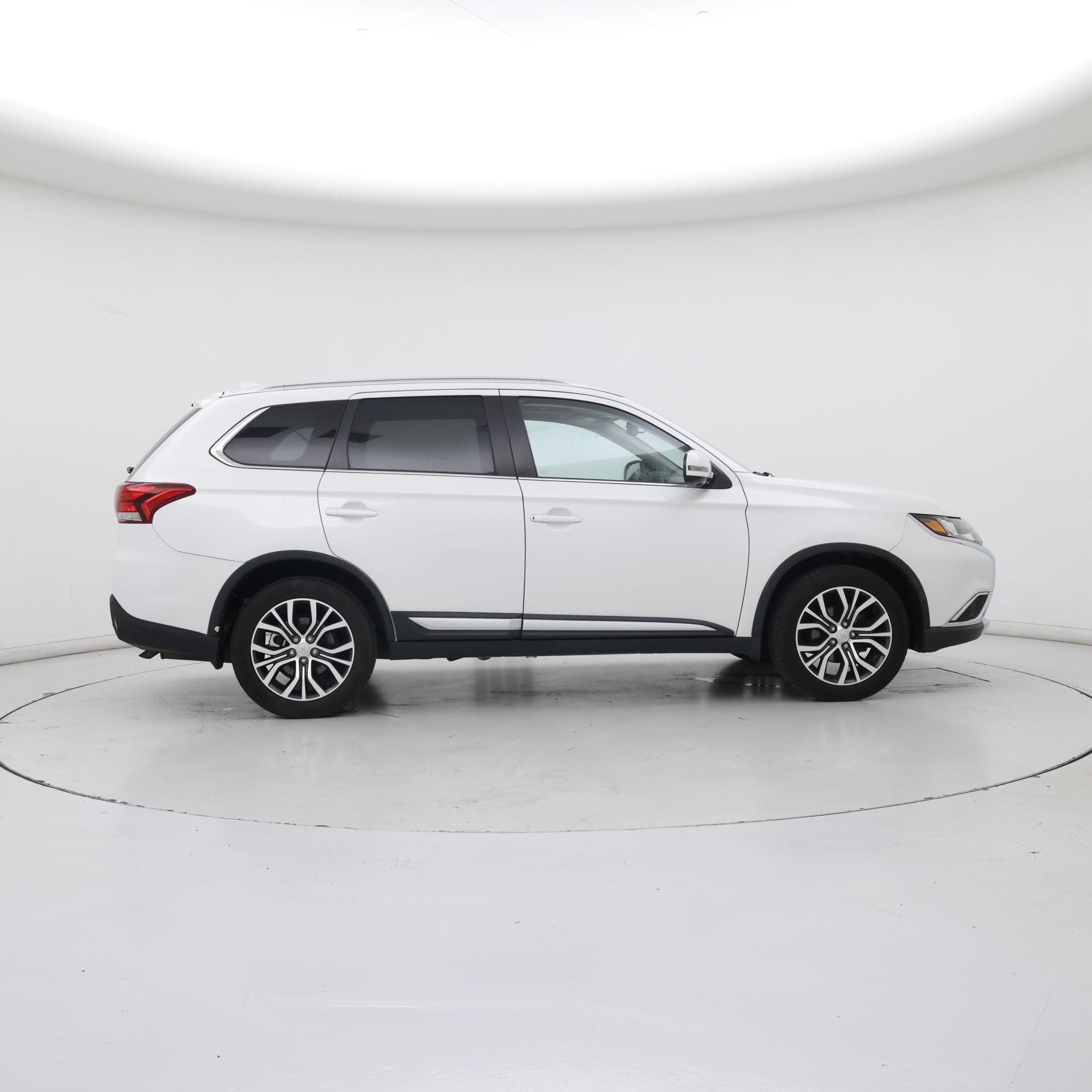 Thumbnail: 2017 Mitsubishi Outlander - 7