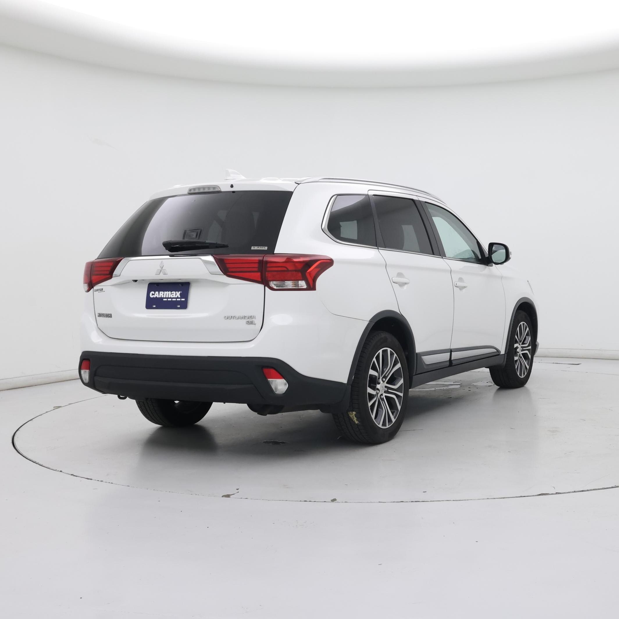 Thumbnail: 2017 Mitsubishi Outlander - 8