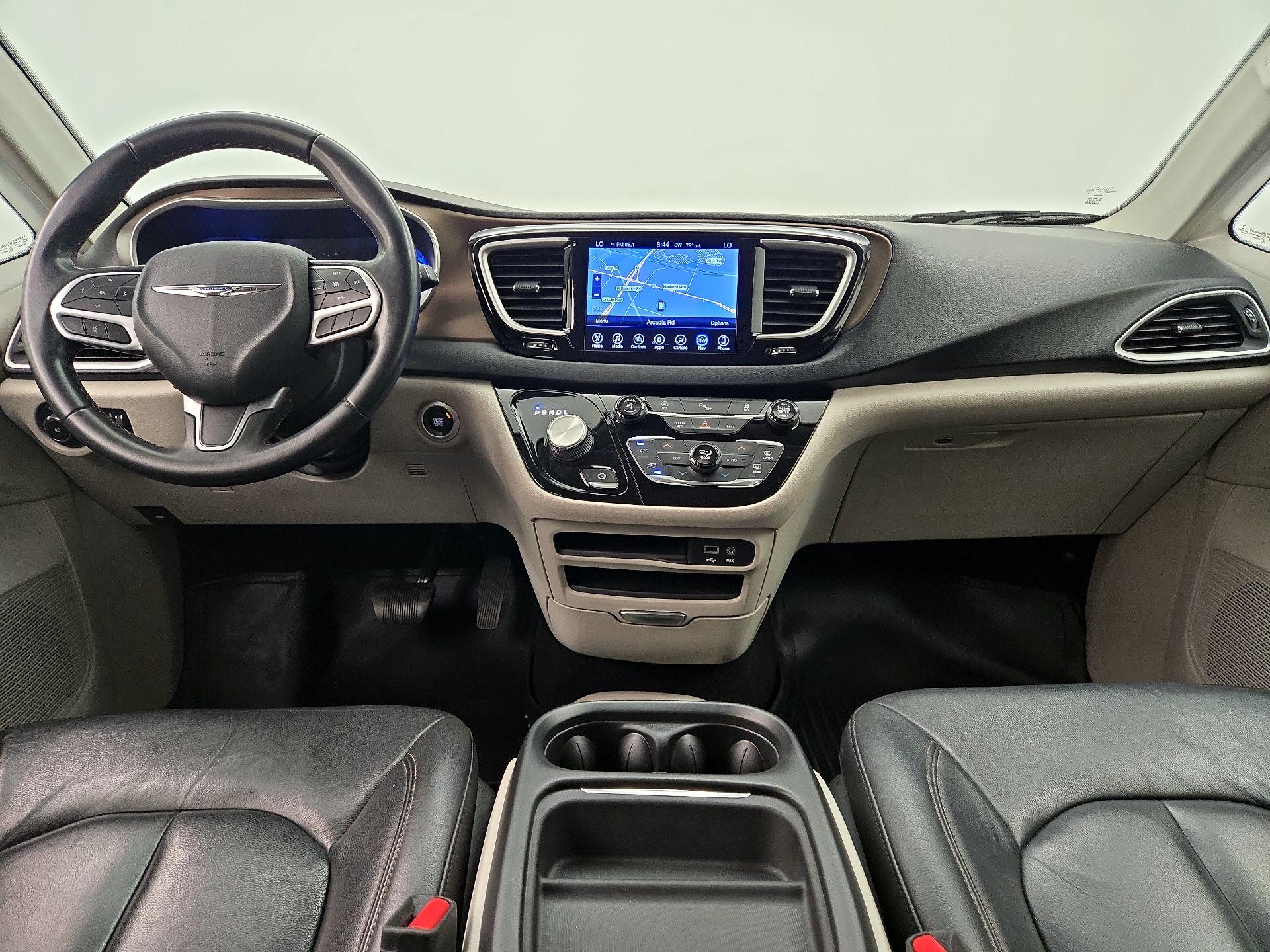 Thumbnail: 2017 Chrysler Pacifica - 9