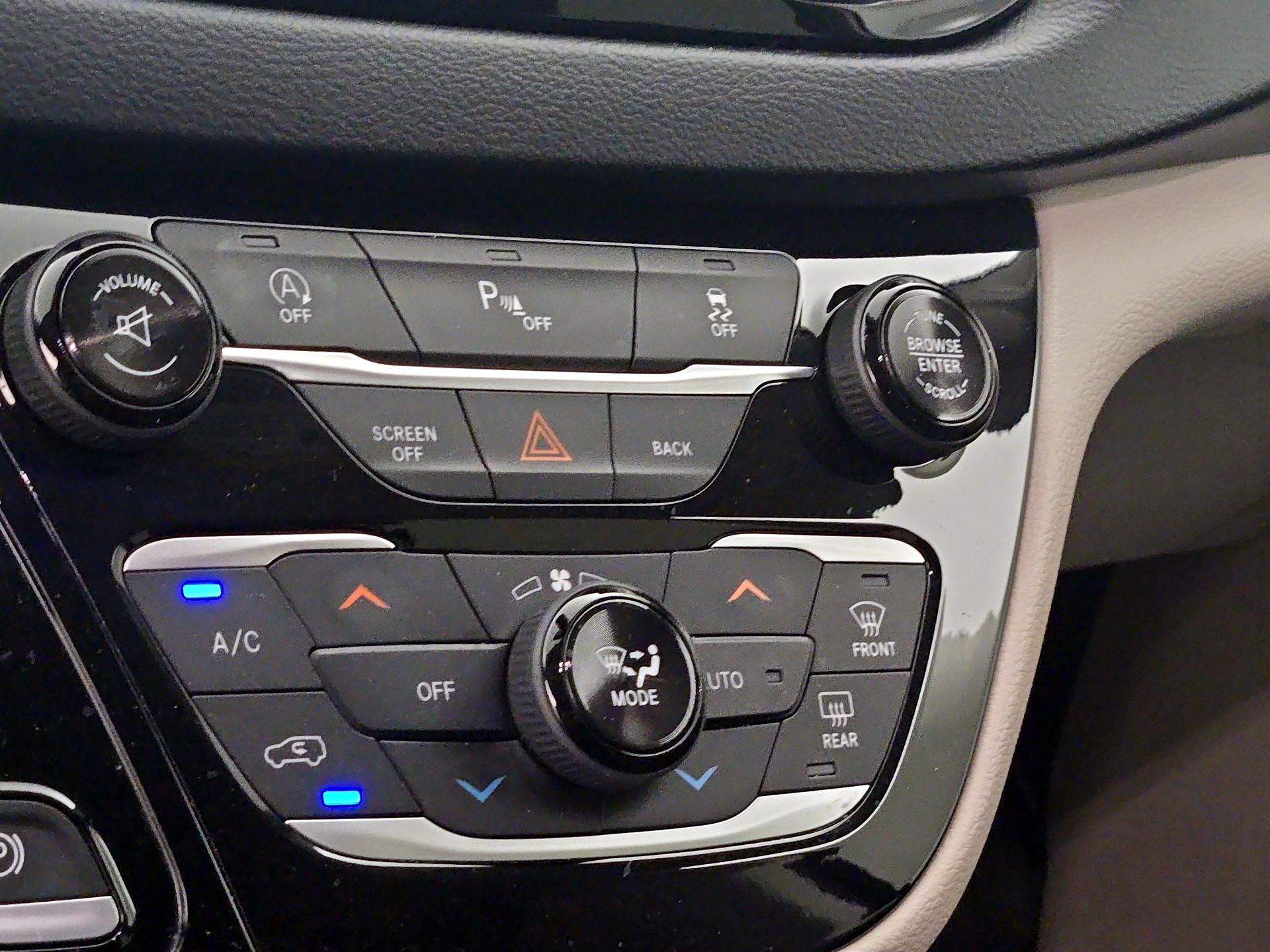 Thumbnail: 2017 Chrysler Pacifica - 17
