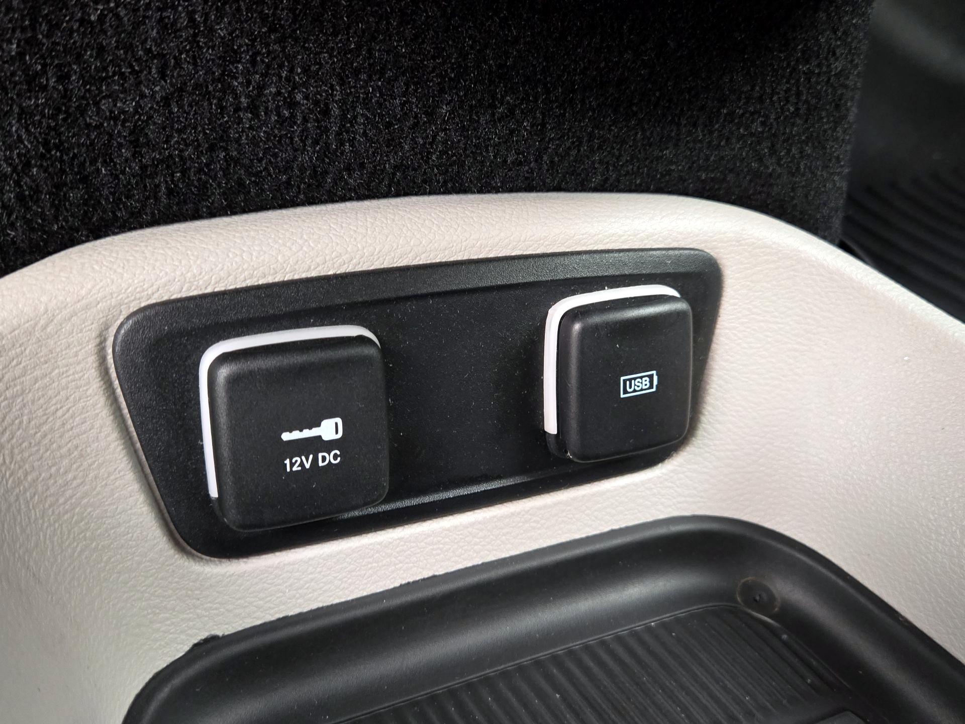 Thumbnail: 2017 Chrysler Pacifica - 19