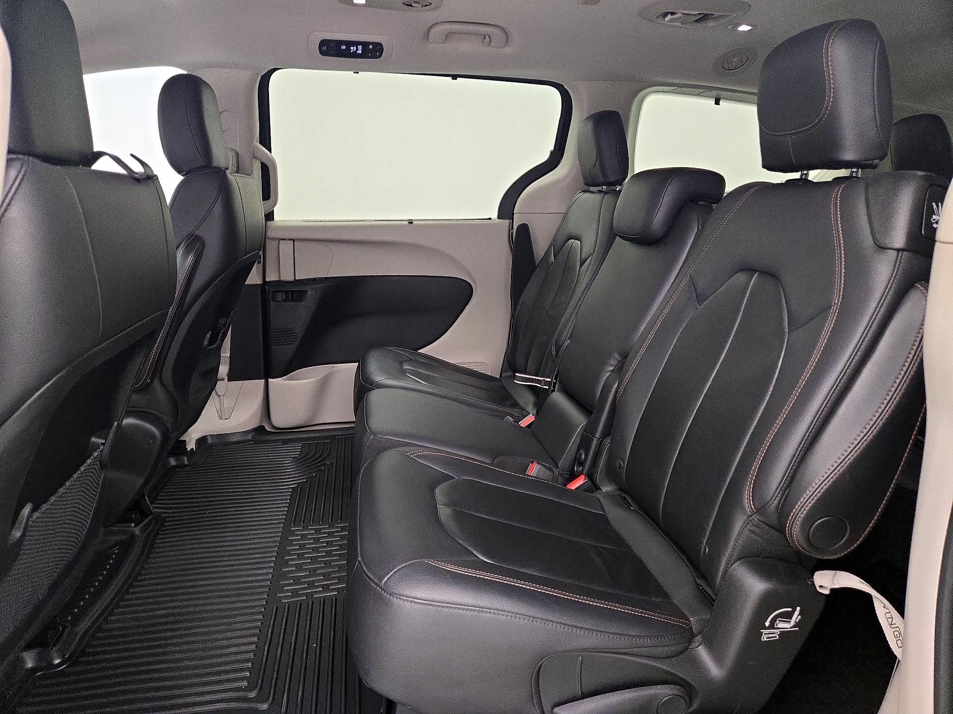 Thumbnail: 2017 Chrysler Pacifica - 20