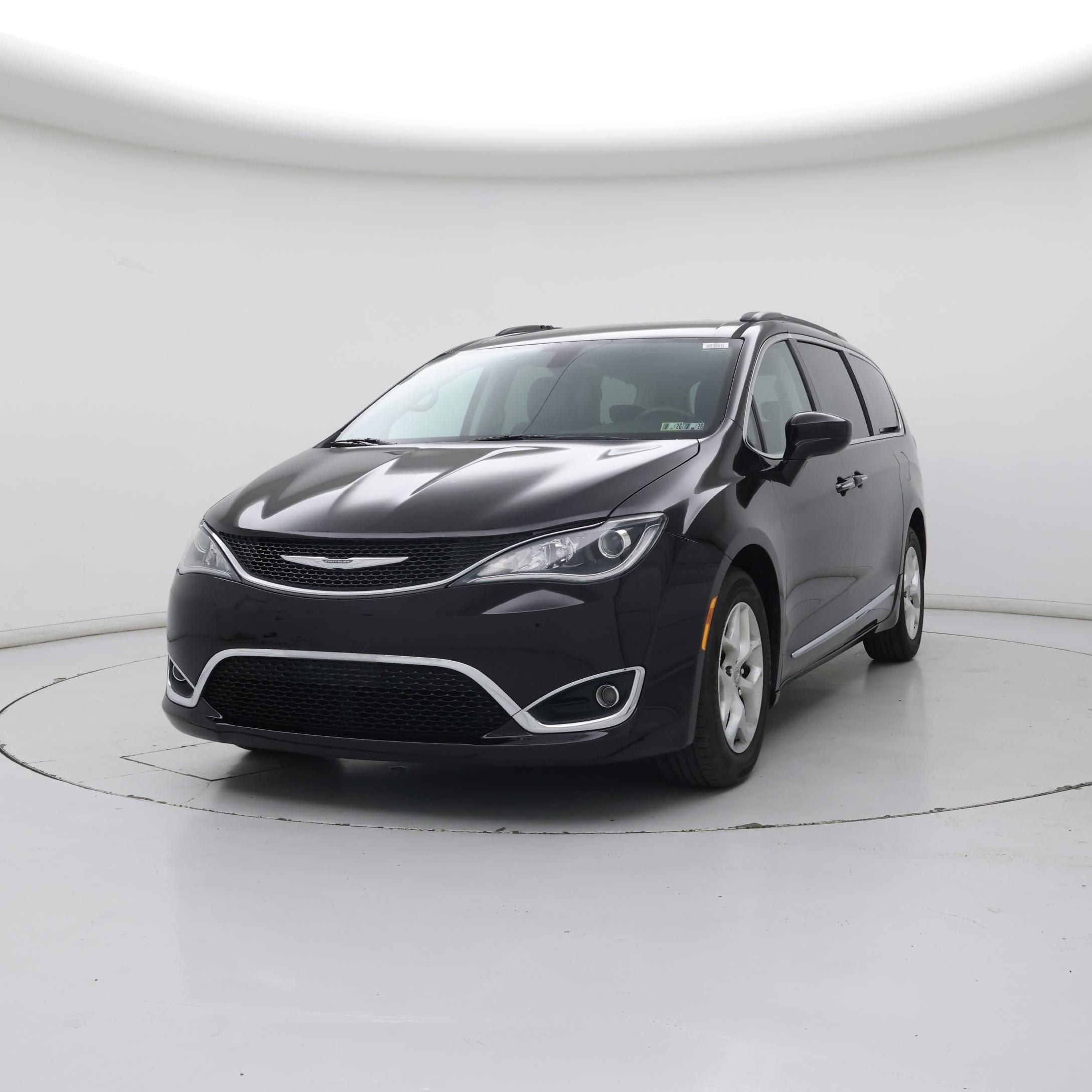 Thumbnail: 2017 Chrysler Pacifica - 4