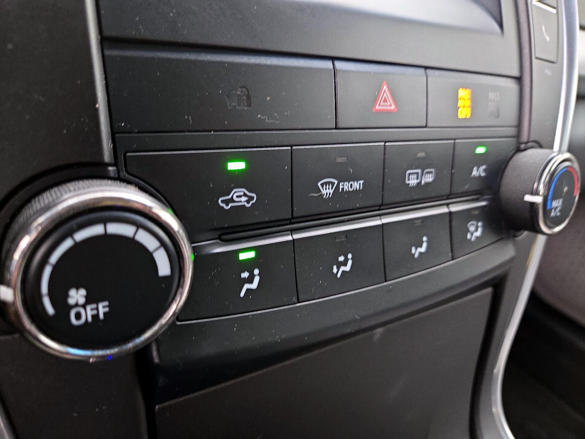 Thumbnail: 2016 Toyota Camry - 16