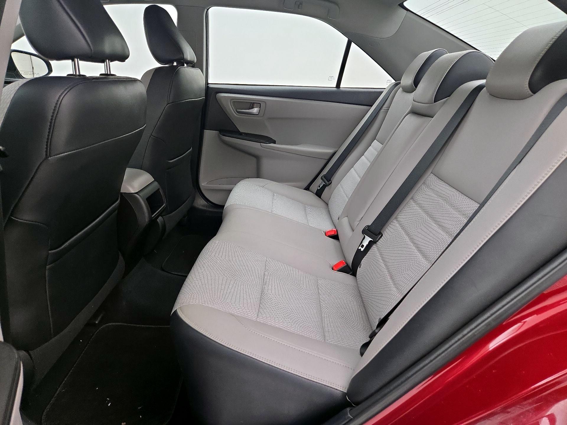 Thumbnail: 2016 Toyota Camry - 18