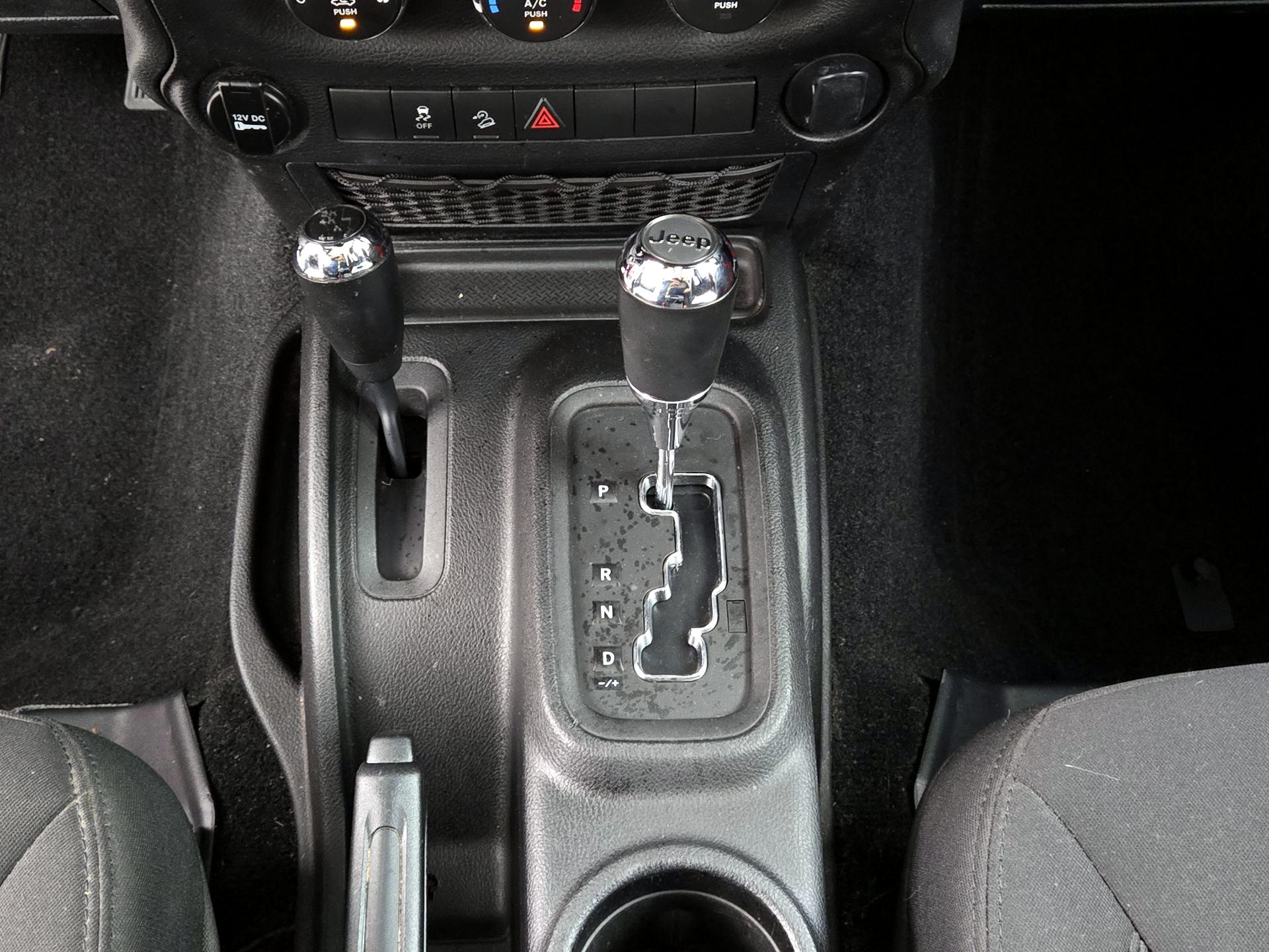 Thumbnail: 2013 Jeep Wrangler - 15