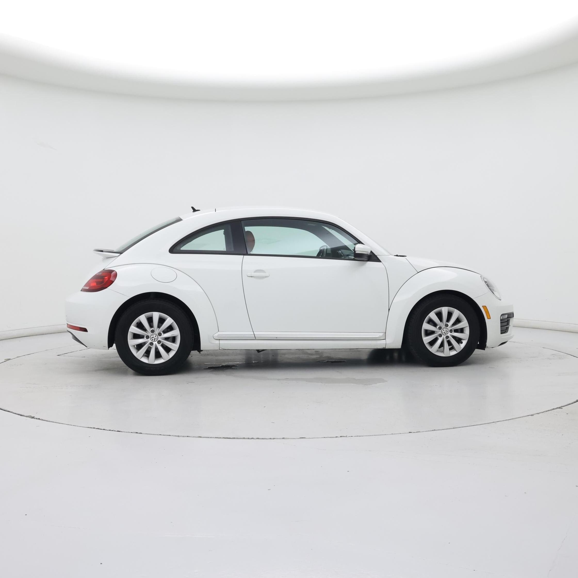 Thumbnail: 2019 Volkswagen Beetle - 7