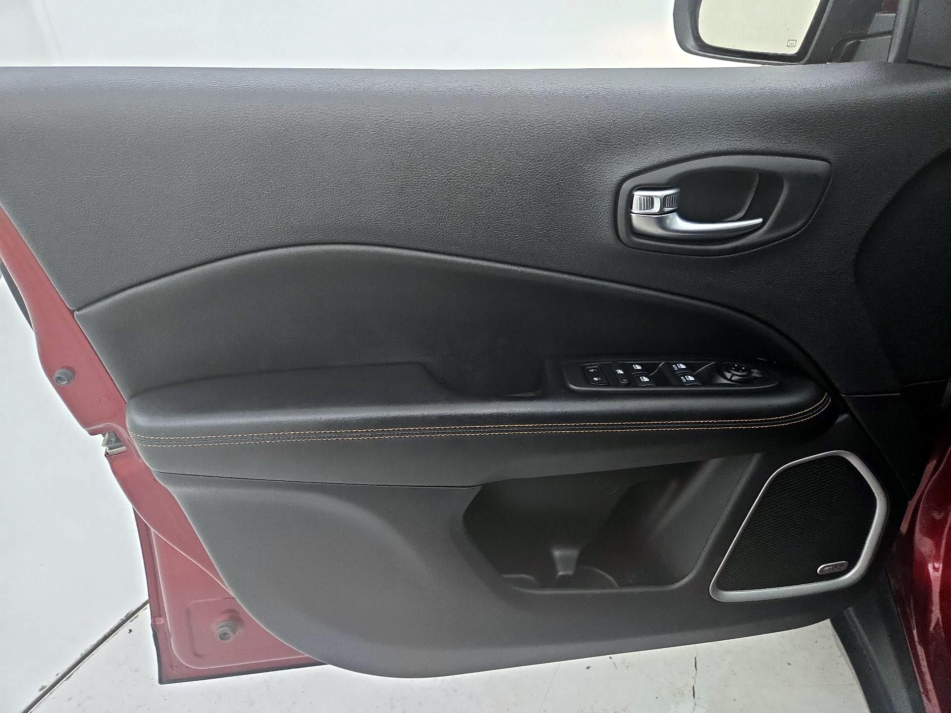 Thumbnail: 2021 Jeep Compass - 12