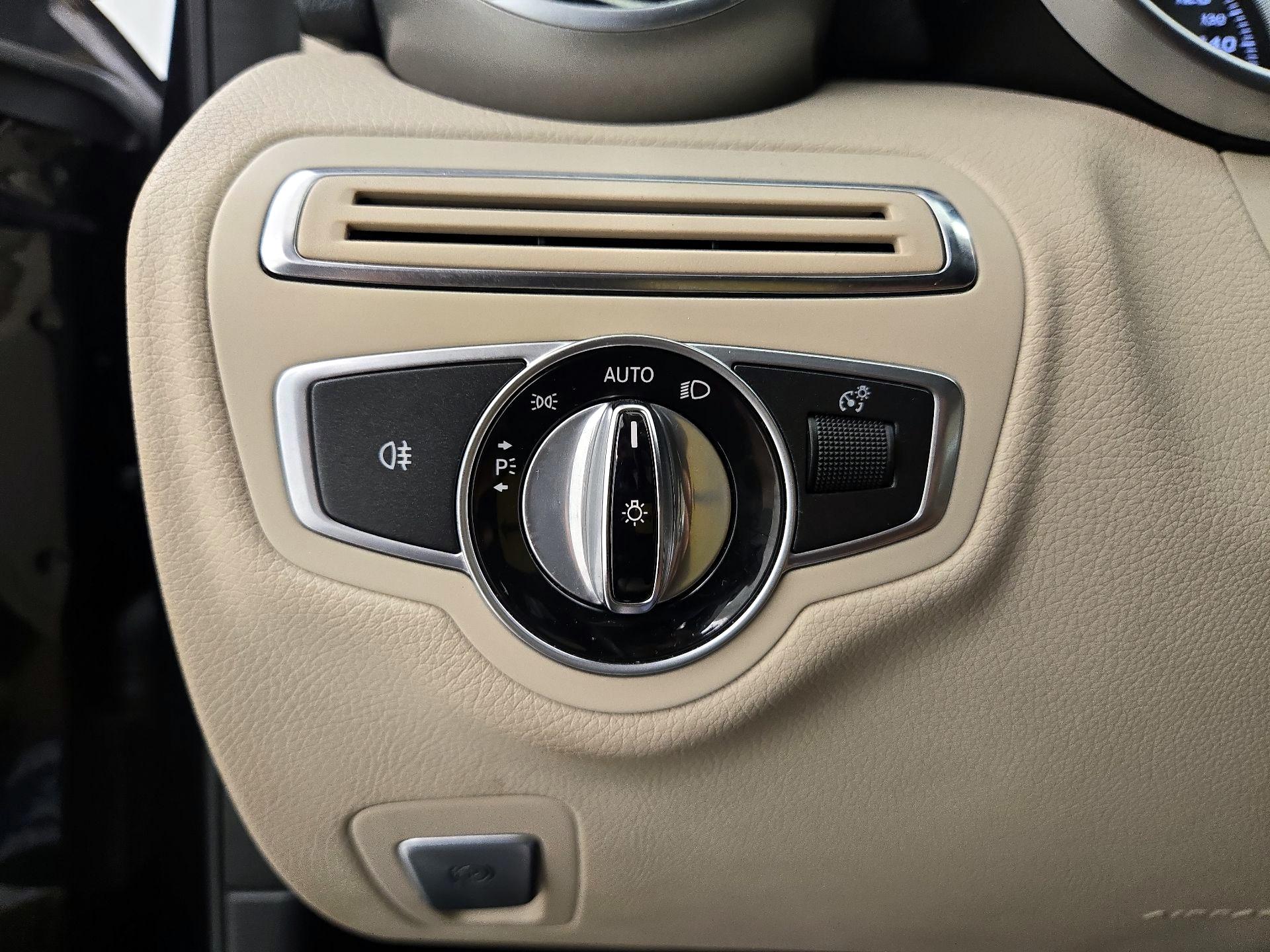 Thumbnail: 2016 Mercedes-Benz C-Class - 13