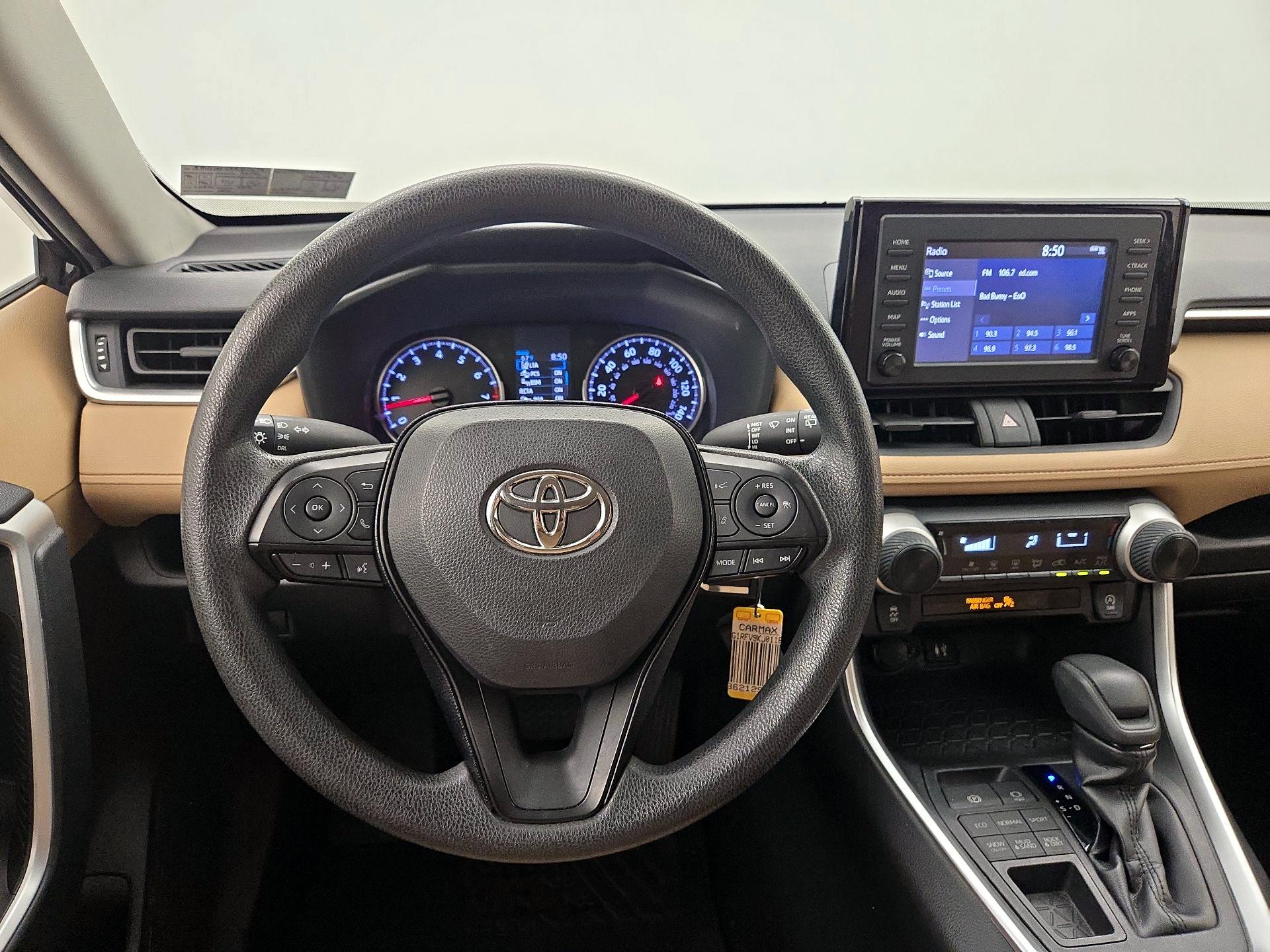 Thumbnail: 2019 Toyota RAV4 - 10