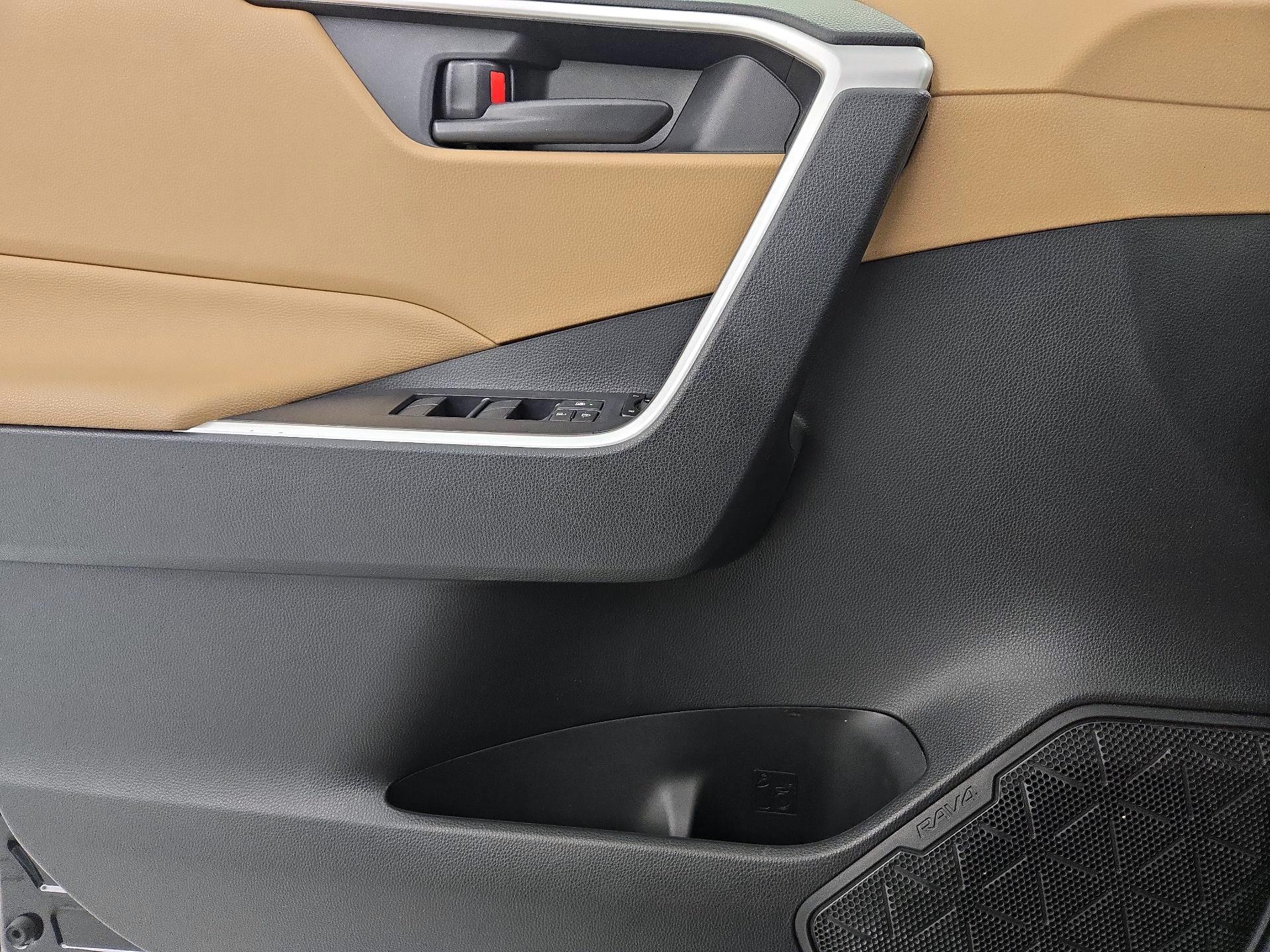 Thumbnail: 2019 Toyota RAV4 - 12