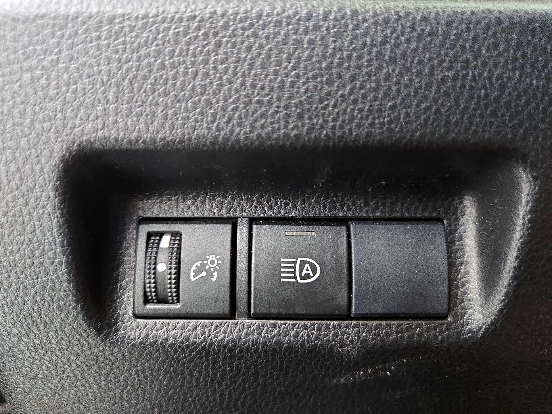 Thumbnail: 2019 Toyota RAV4 - 13