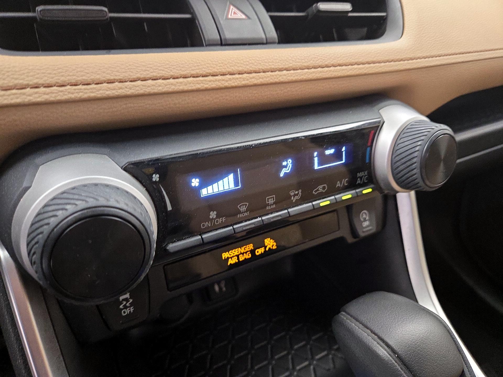Thumbnail: 2019 Toyota RAV4 - 16