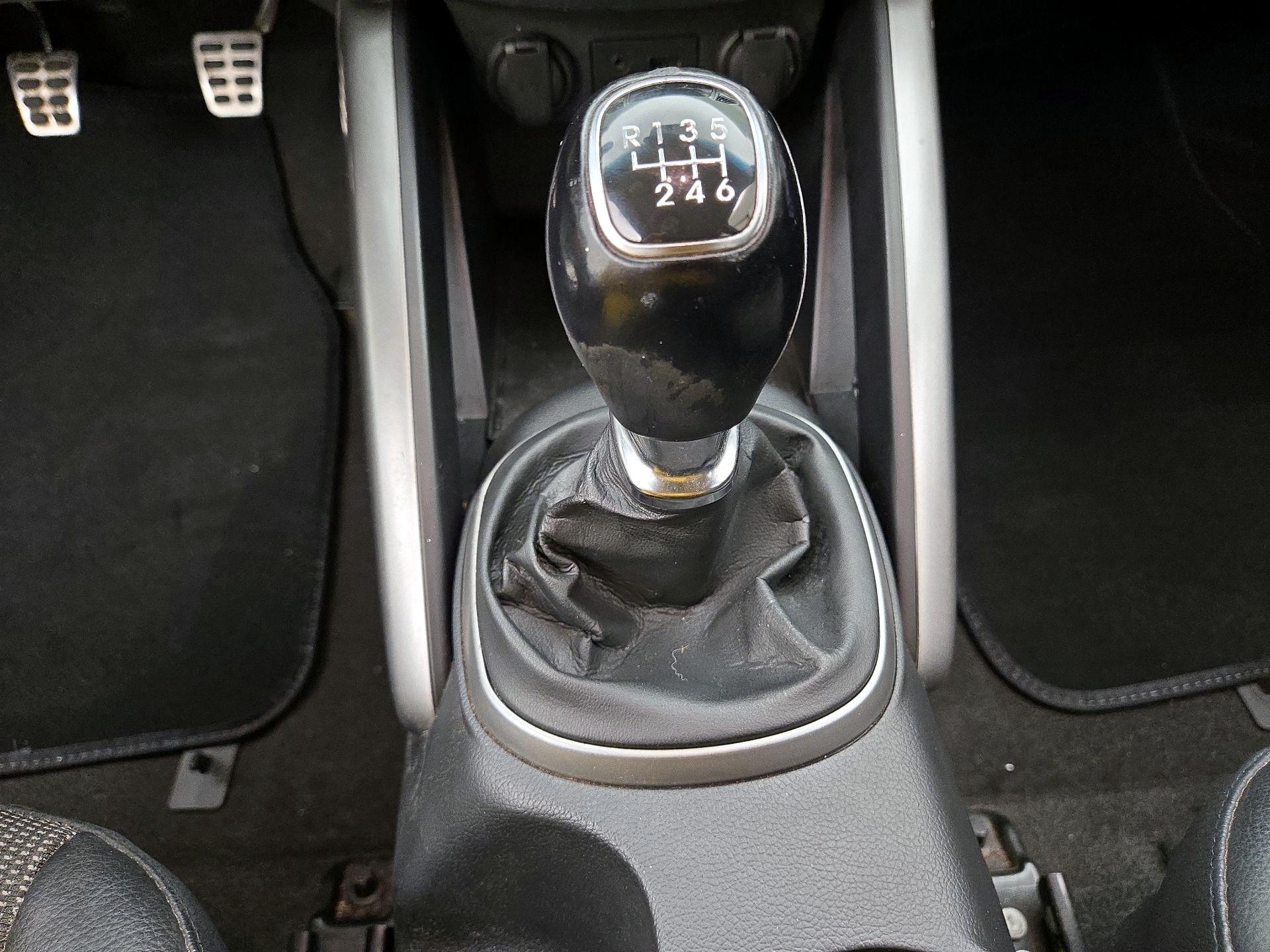 Thumbnail: 2013 Hyundai Veloster - 16