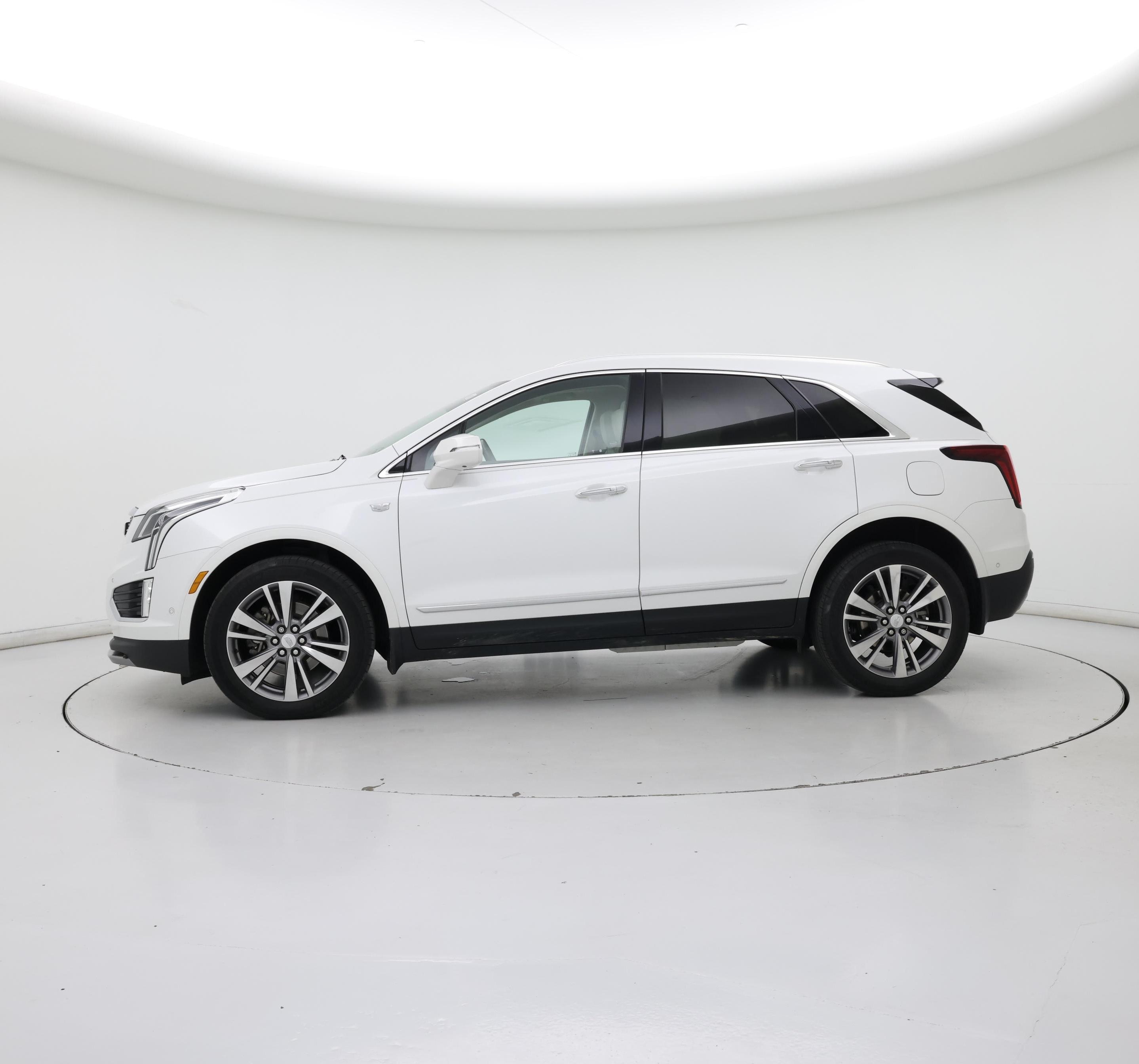 Thumbnail: 2020 Cadillac XT5 - 3