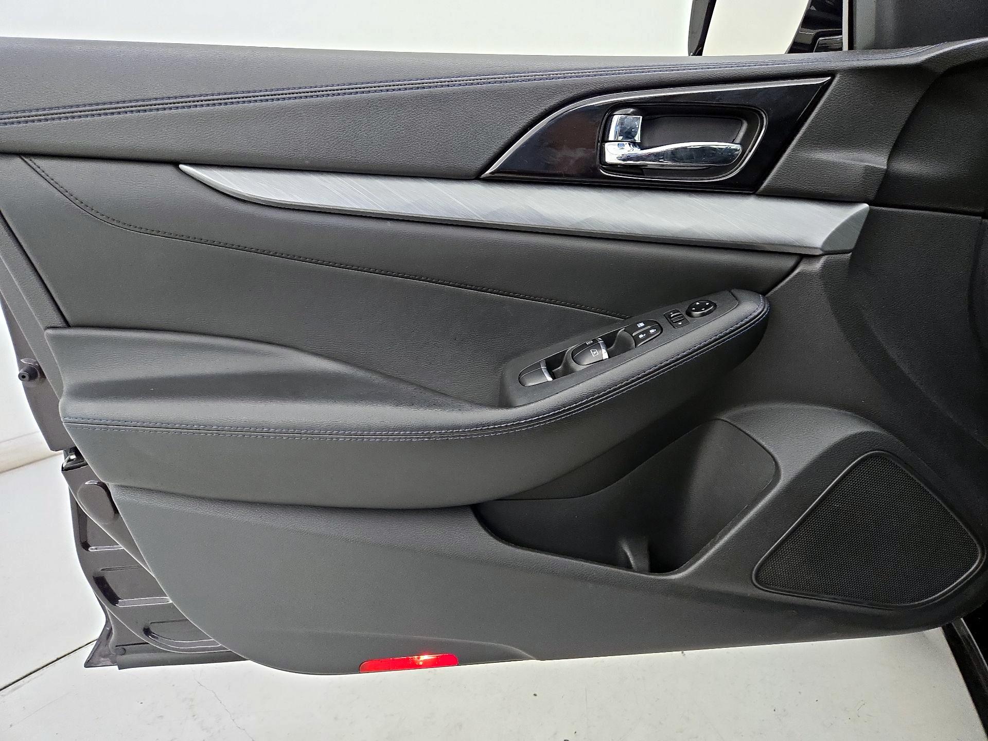 Thumbnail: 2016 Nissan Maxima - 12
