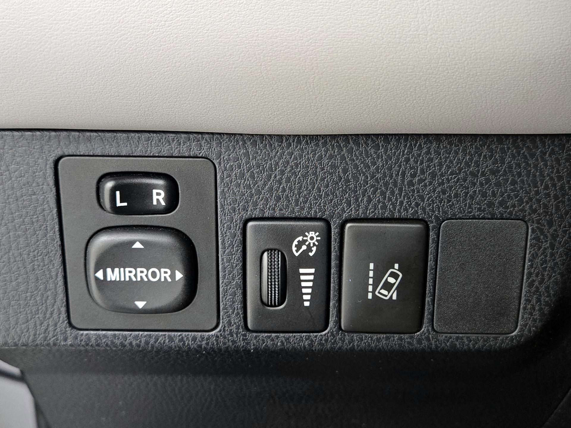 Thumbnail: 2017 Toyota RAV4 - 13