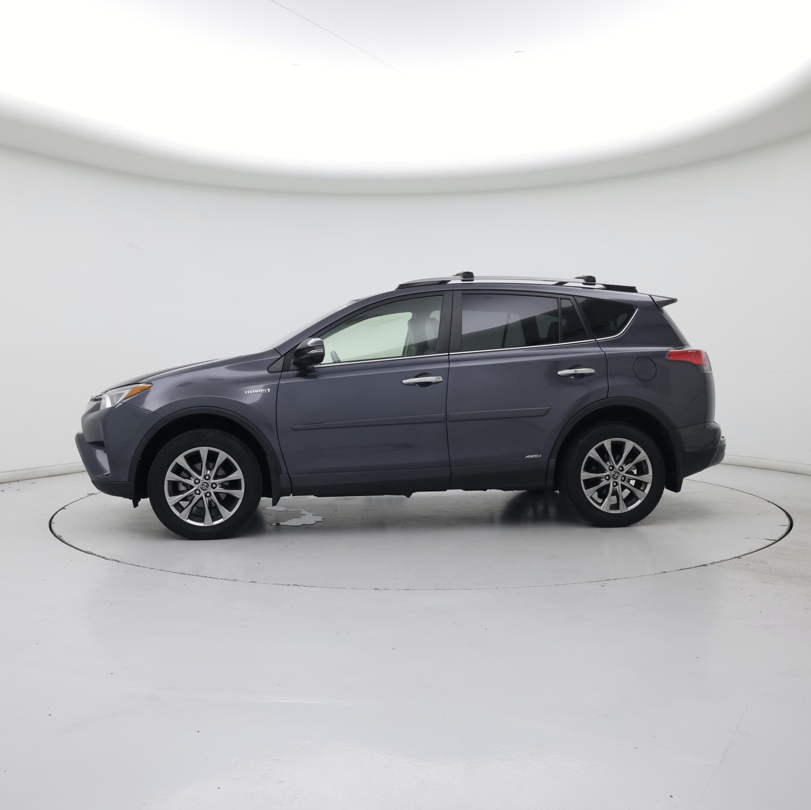 Thumbnail: 2017 Toyota RAV4 - 3