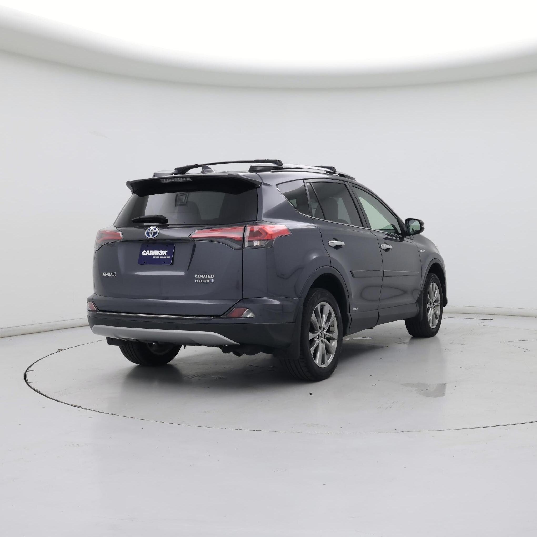 Thumbnail: 2017 Toyota RAV4 - 8