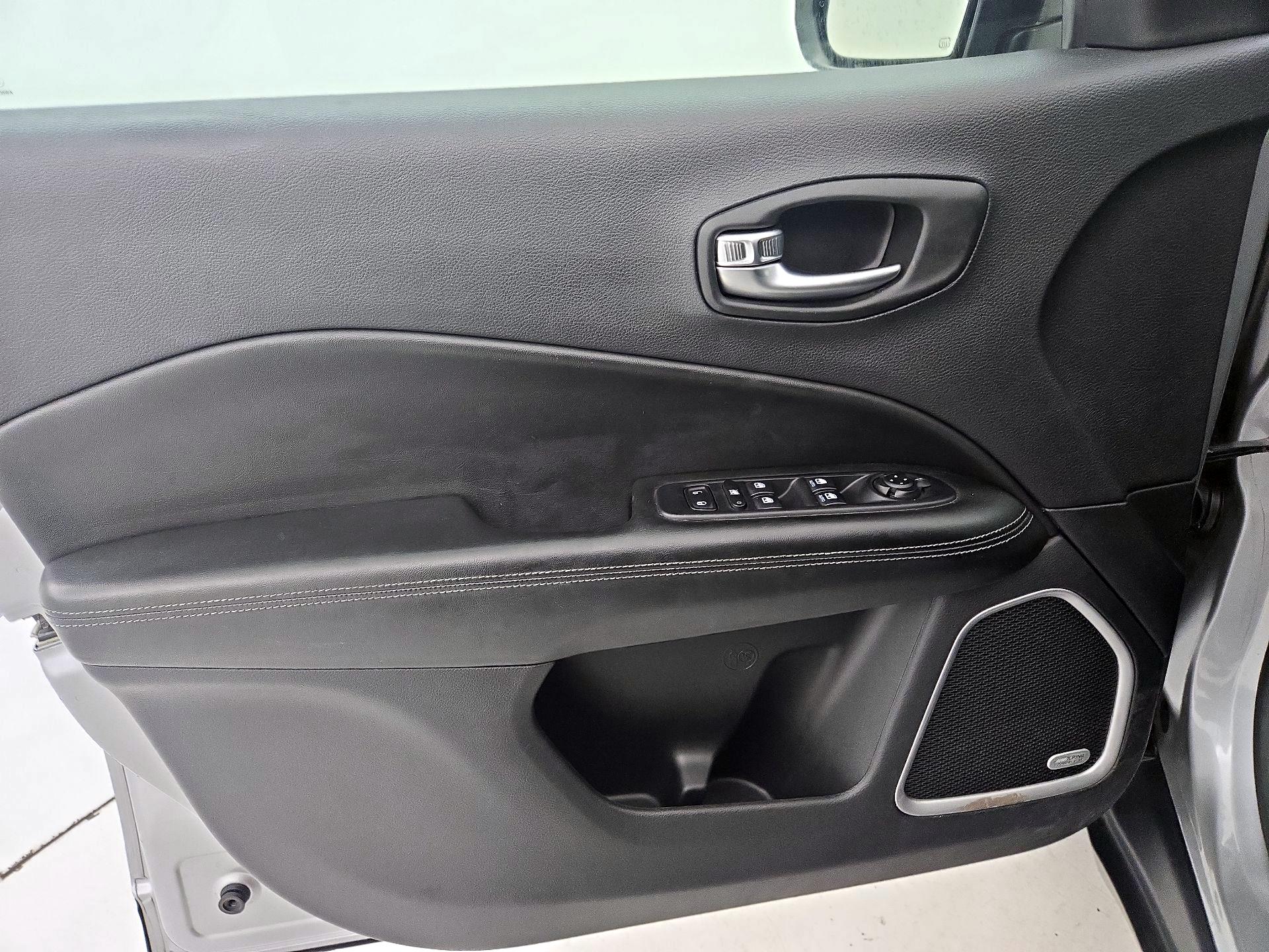 Thumbnail: 2020 Jeep Compass - 12