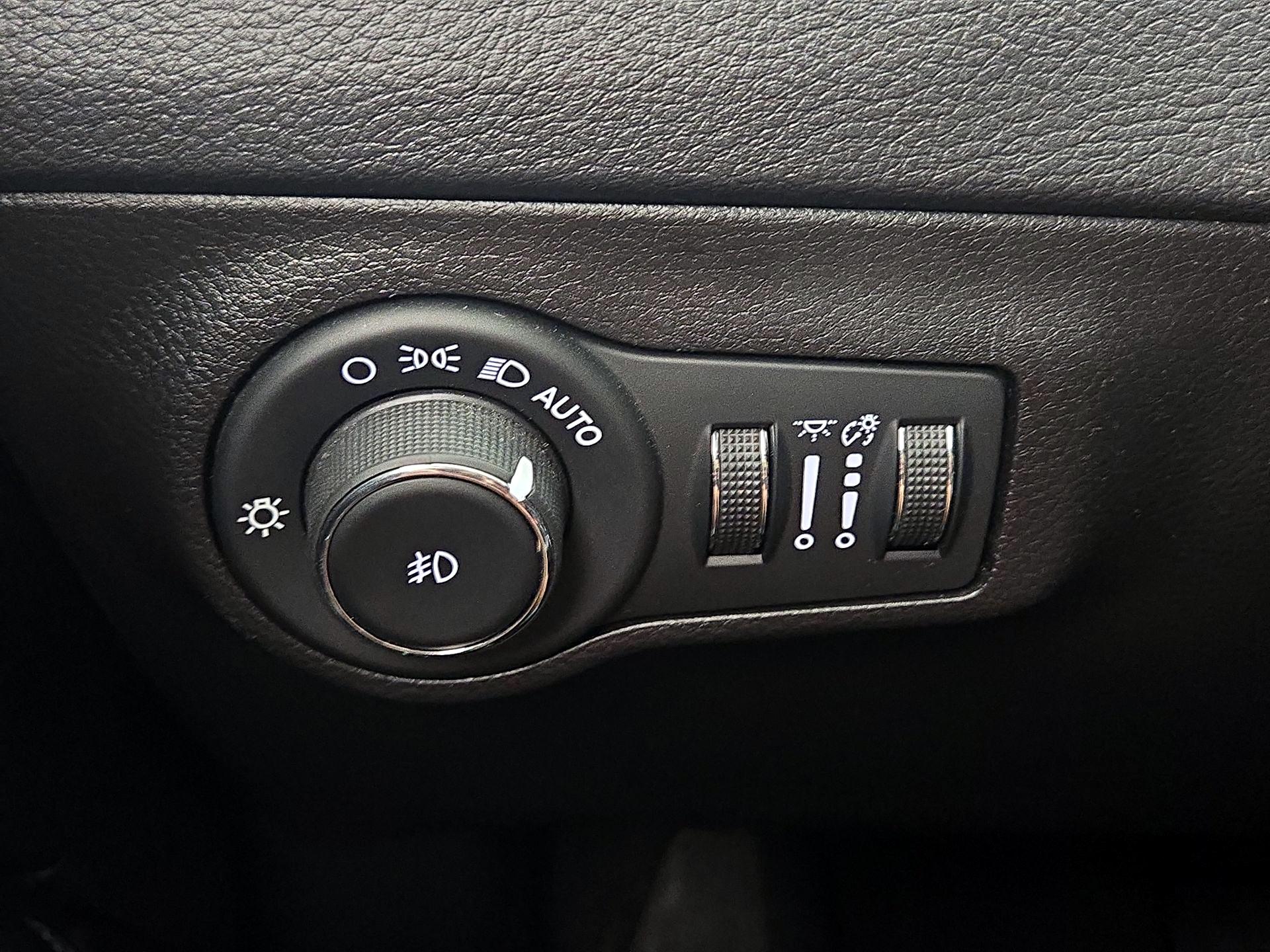 Thumbnail: 2020 Jeep Compass - 13