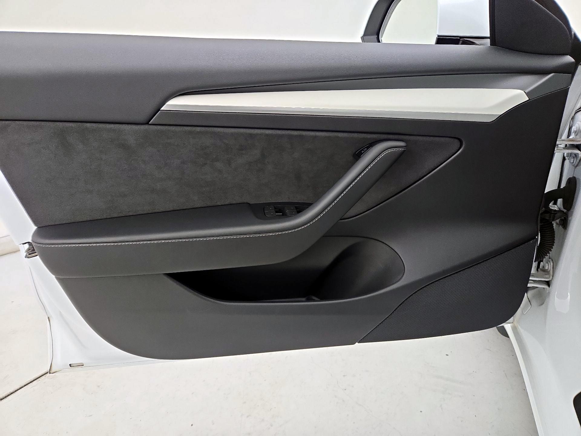 Thumbnail: 2023 Tesla Model 3 - 12