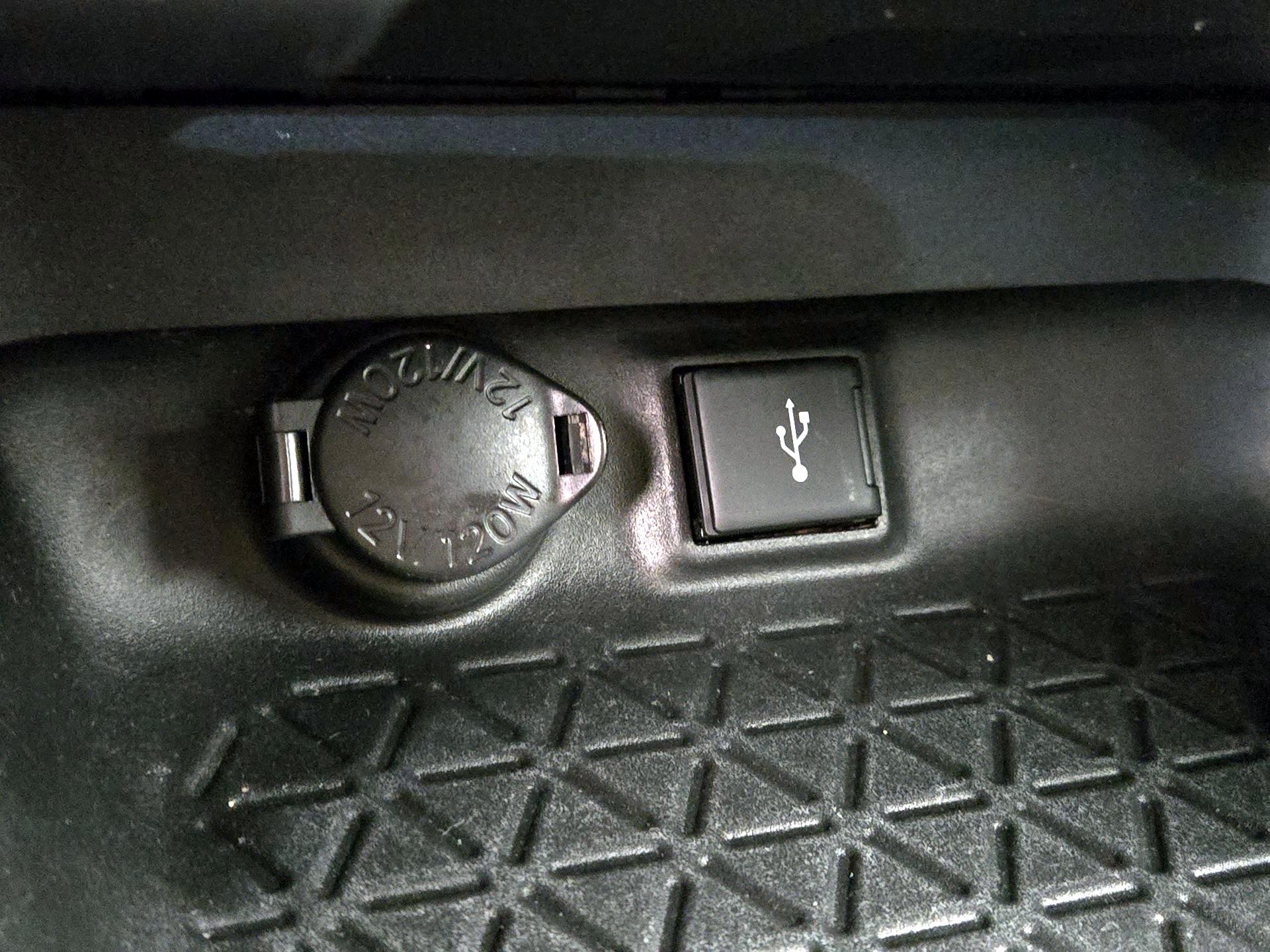 Thumbnail: 2021 Toyota RAV4 - 17