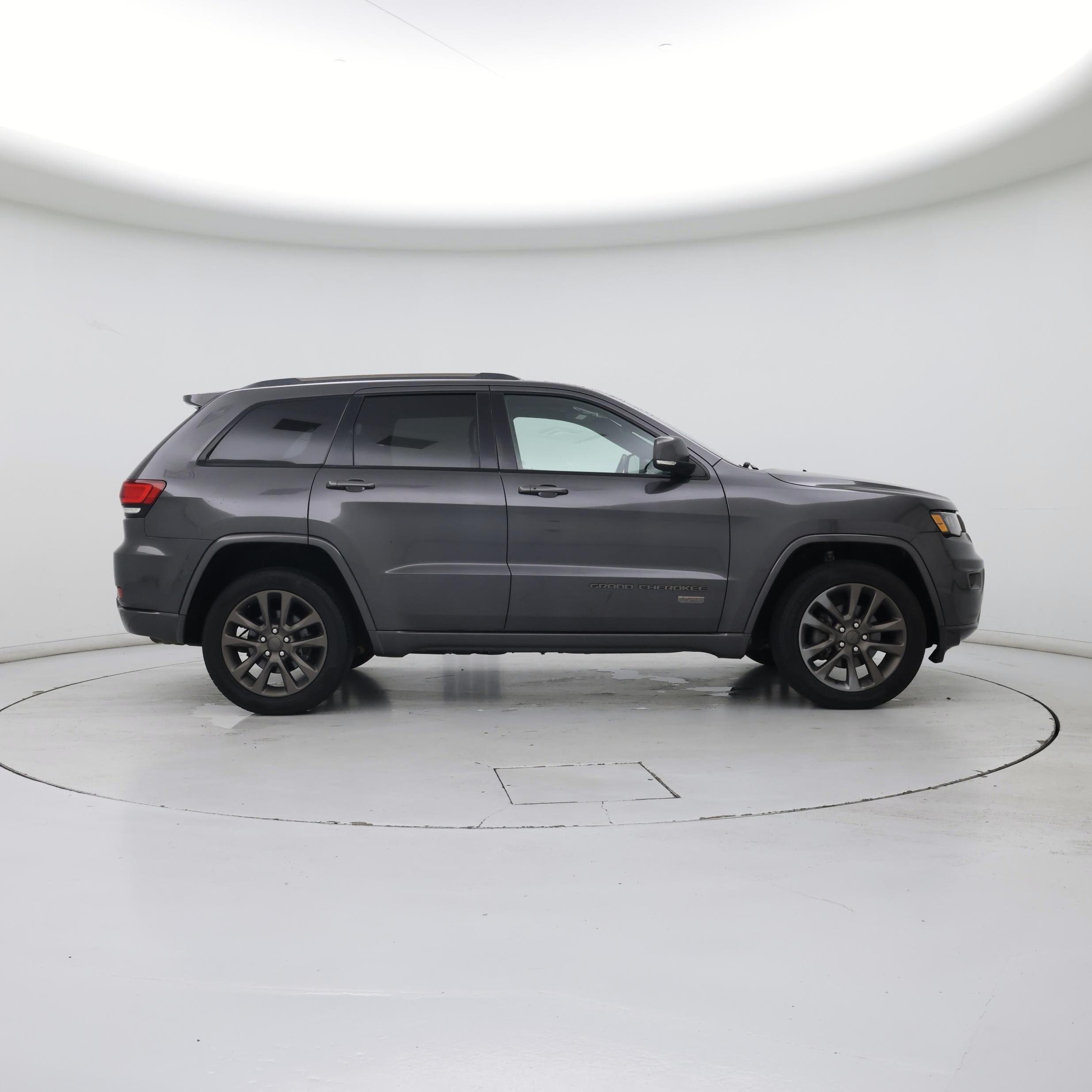 Thumbnail: 2017 Jeep Grand Cherokee - 7
