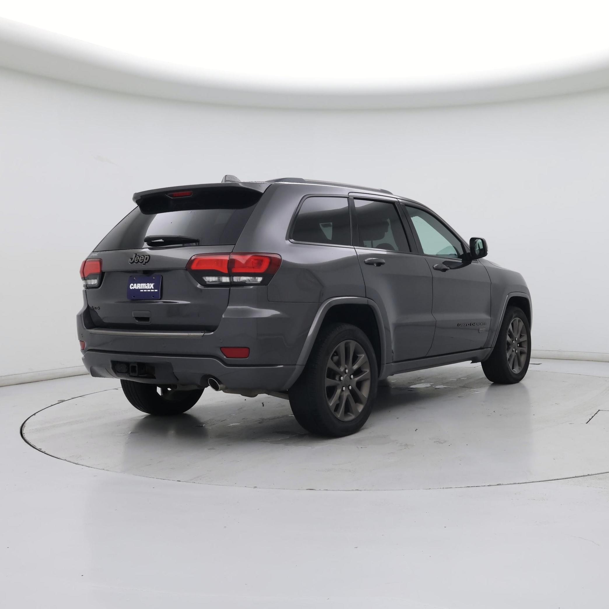 Thumbnail: 2017 Jeep Grand Cherokee - 8