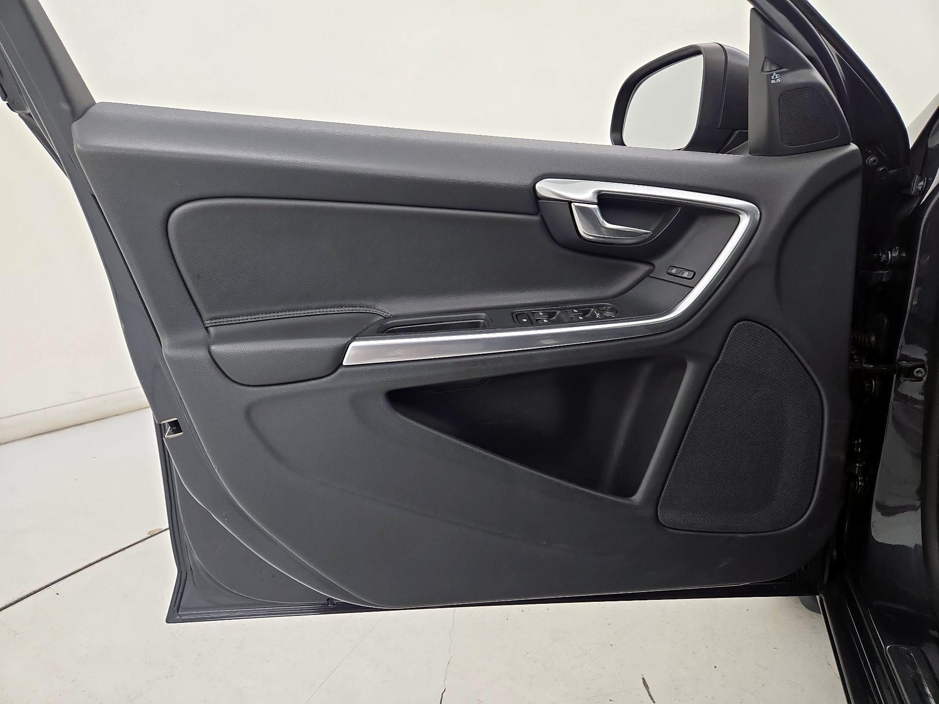 Thumbnail: 2016 Volvo S60 - 12