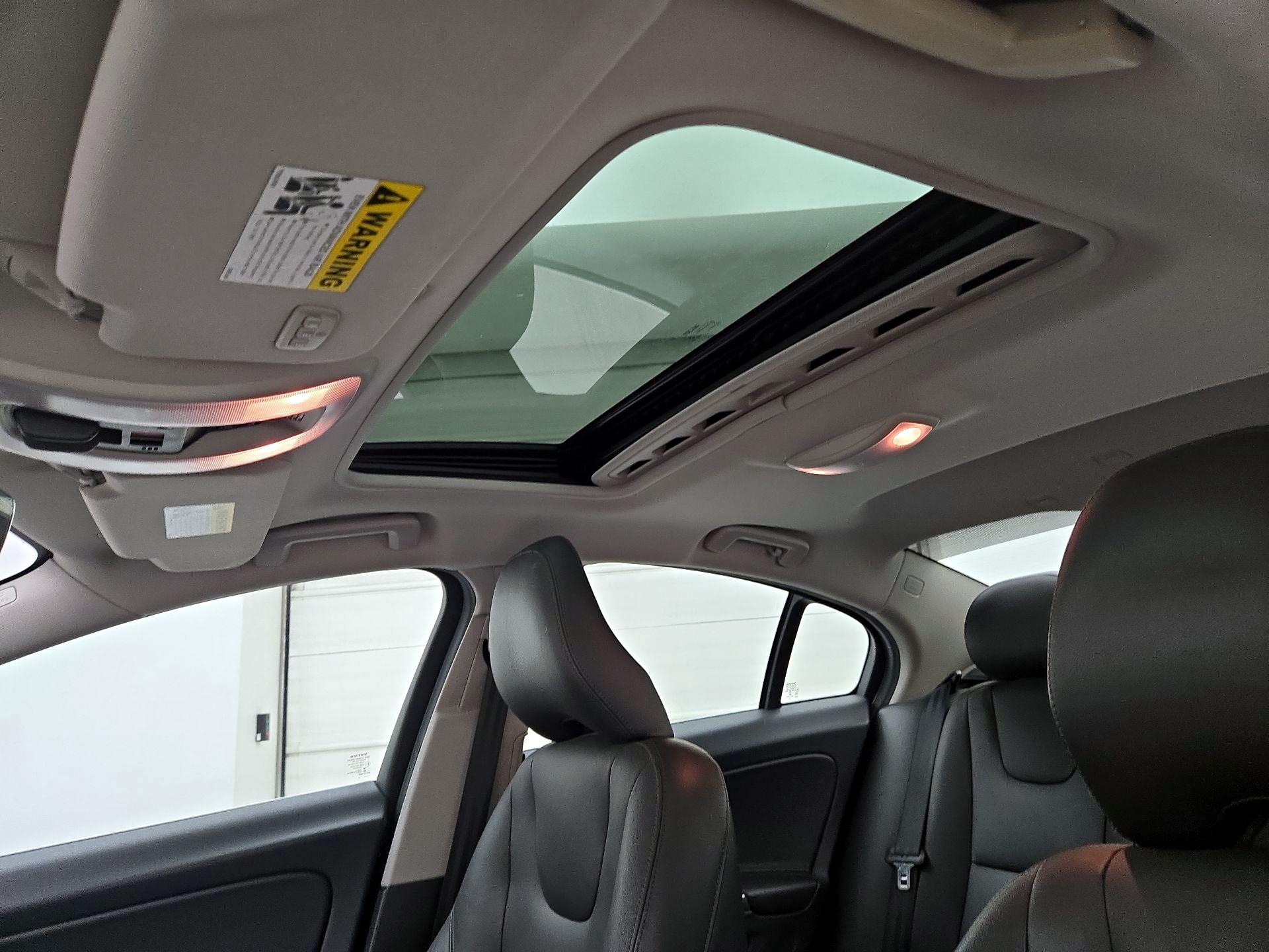 Thumbnail: 2016 Volvo S60 - 19