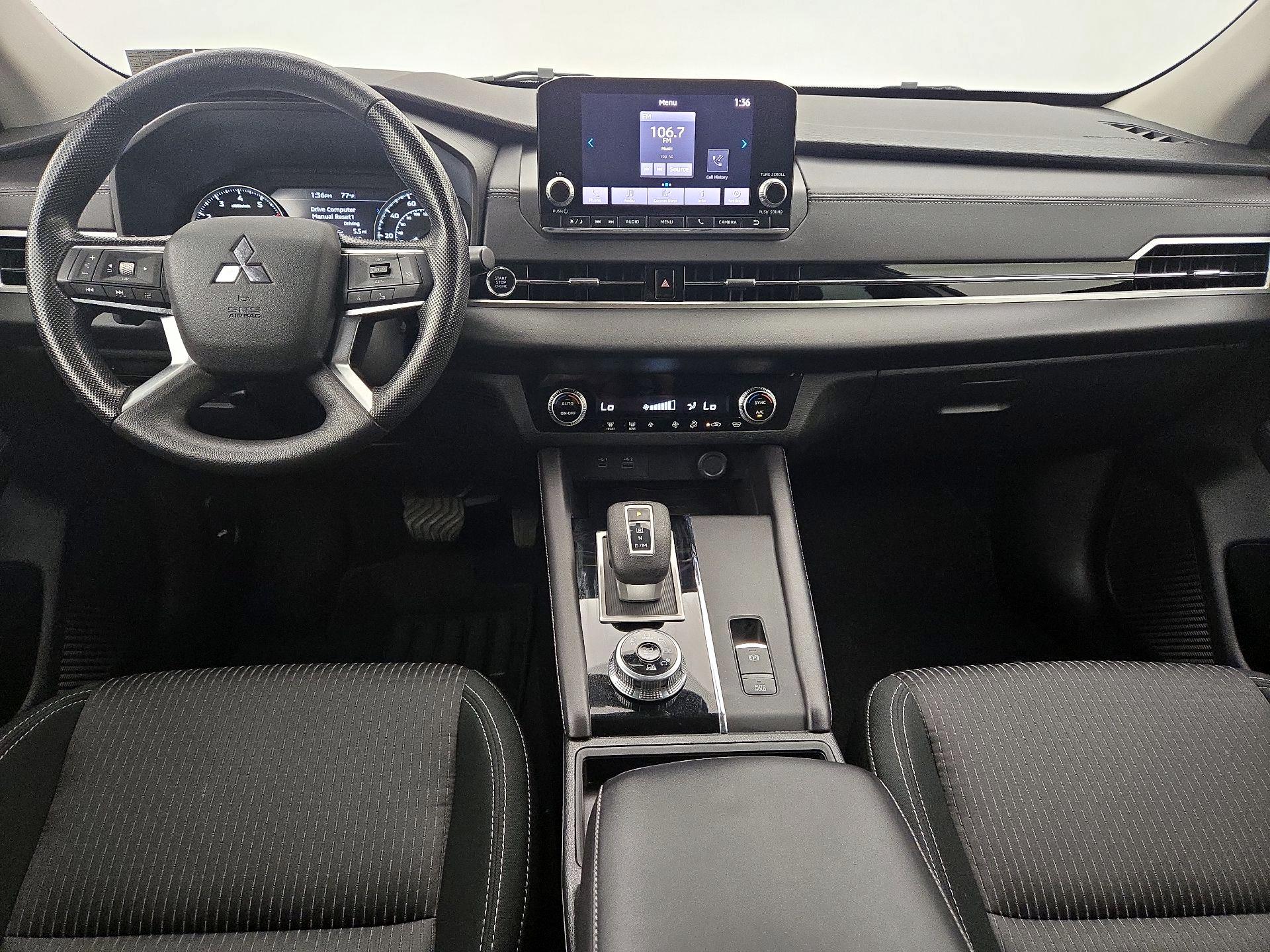 Thumbnail: 2022 Mitsubishi Outlander - 9