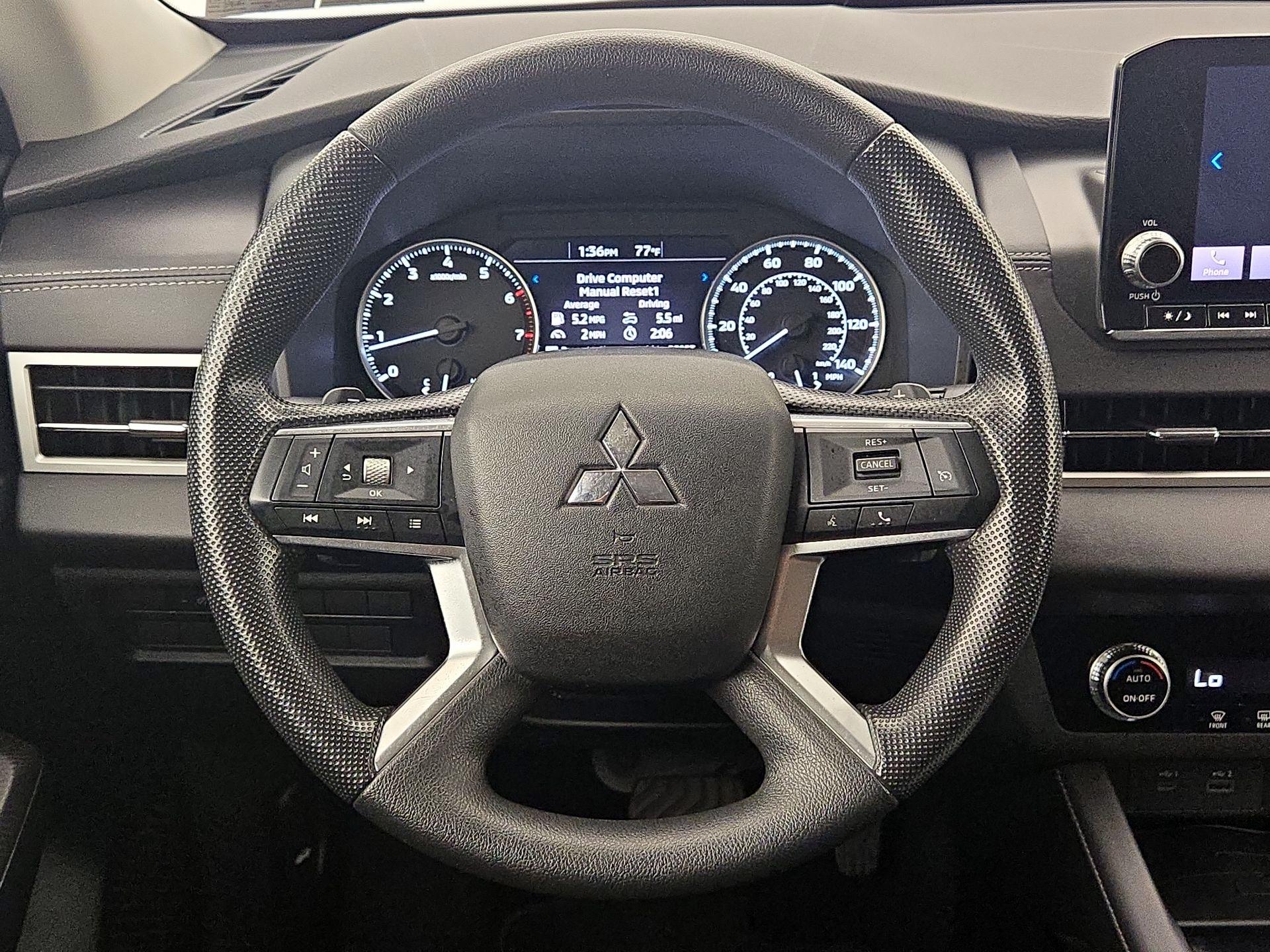 Thumbnail: 2022 Mitsubishi Outlander - 10
